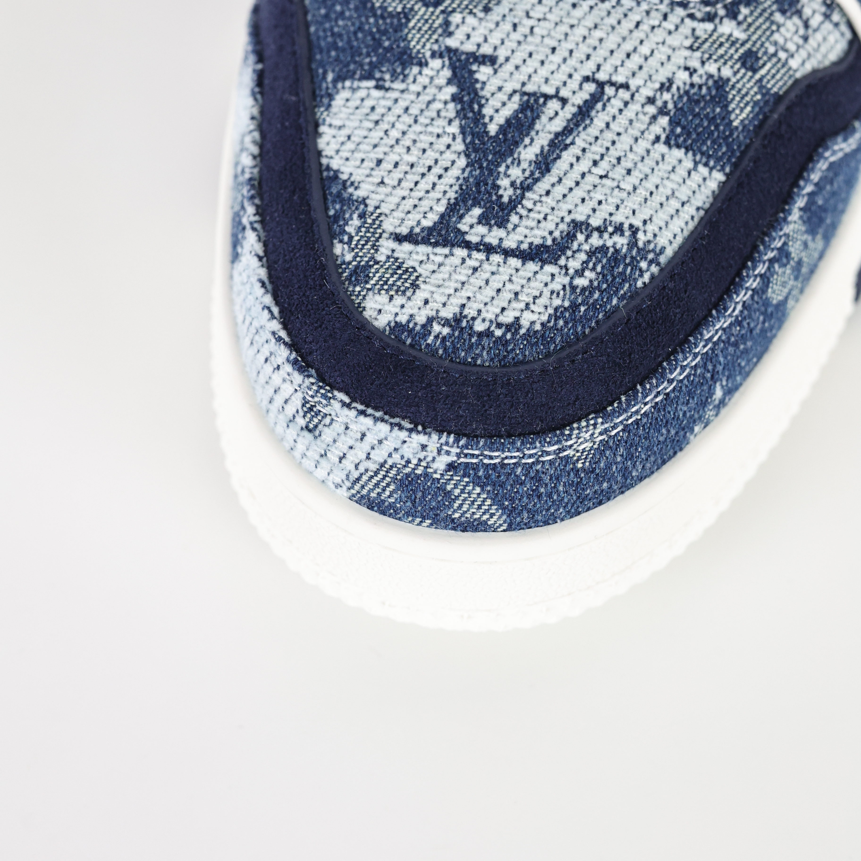 Louis Vuitton Best UA Batch LV Trainer - Hand-finished Luxury Sport Shoes for Men & Women MAX 1AJAQV-D0