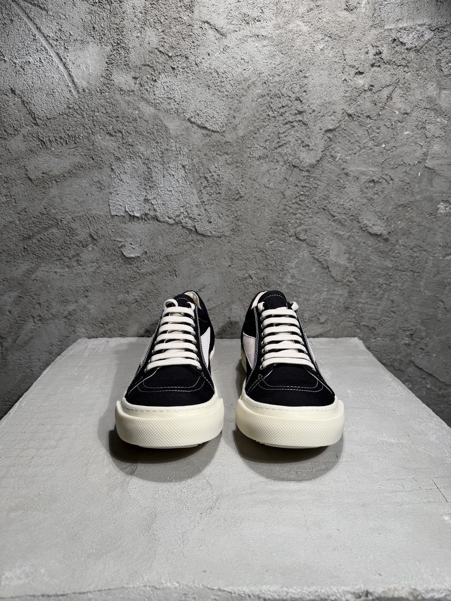 RICK OWENS RO 圆头 板鞋 休闲鞋 波鞋 男鞋  帆布  黑白 低筒 颗粒鞋头 DU01F4803DOLVH-4911