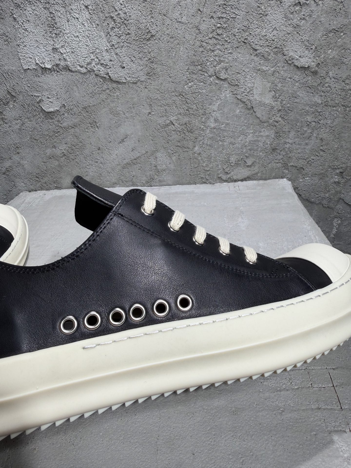RICK OWENS RO 圆头 板鞋 休闲鞋 波鞋 男鞋  帆布  低筒  白色 头层皮侧面六孔  DU01F4822DOEH41-111