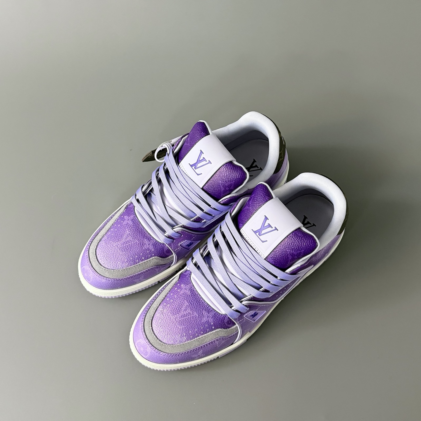 Louis Vuitton Best UA Batch LV Trainer - Hand-finished Luxury Sport Shoes for Men & Women  1AJV97 