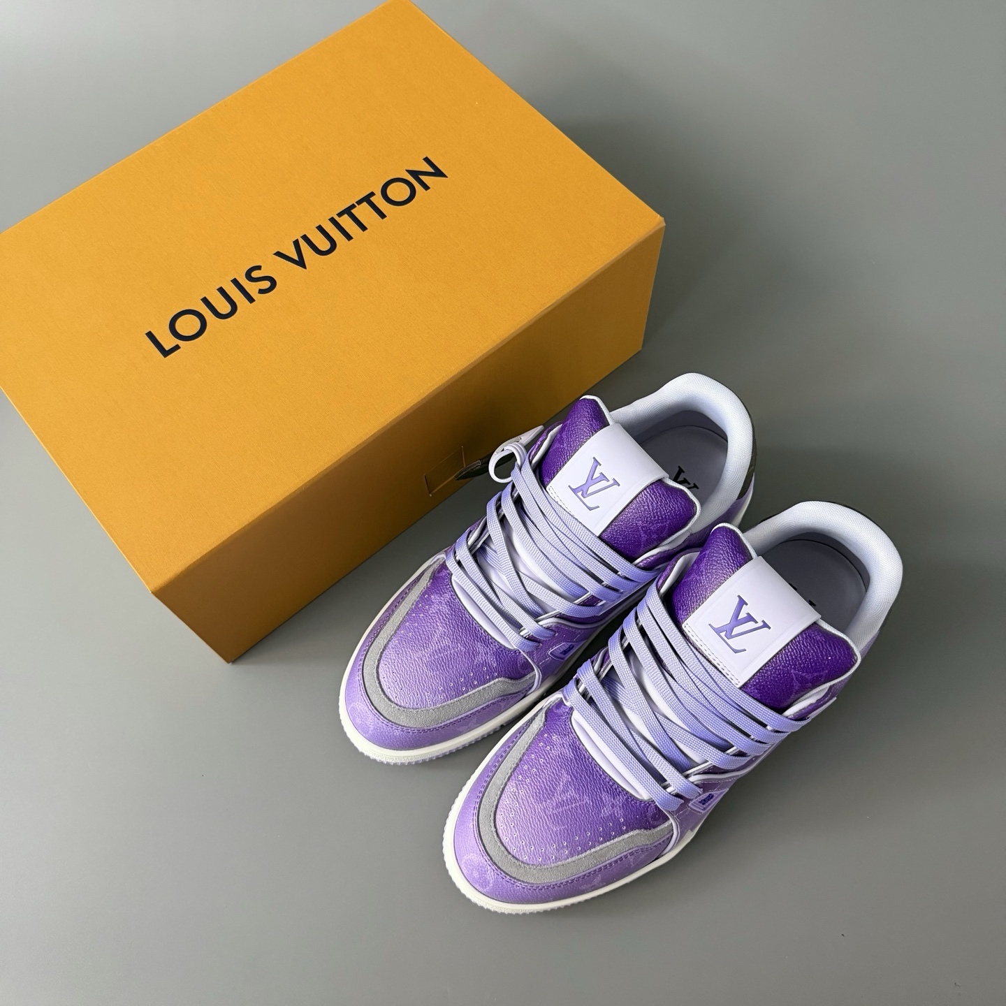 Louis Vuitton Best UA Batch LV Trainer - Hand-finished Luxury Sport Shoes for Men & Women  1AJV97 