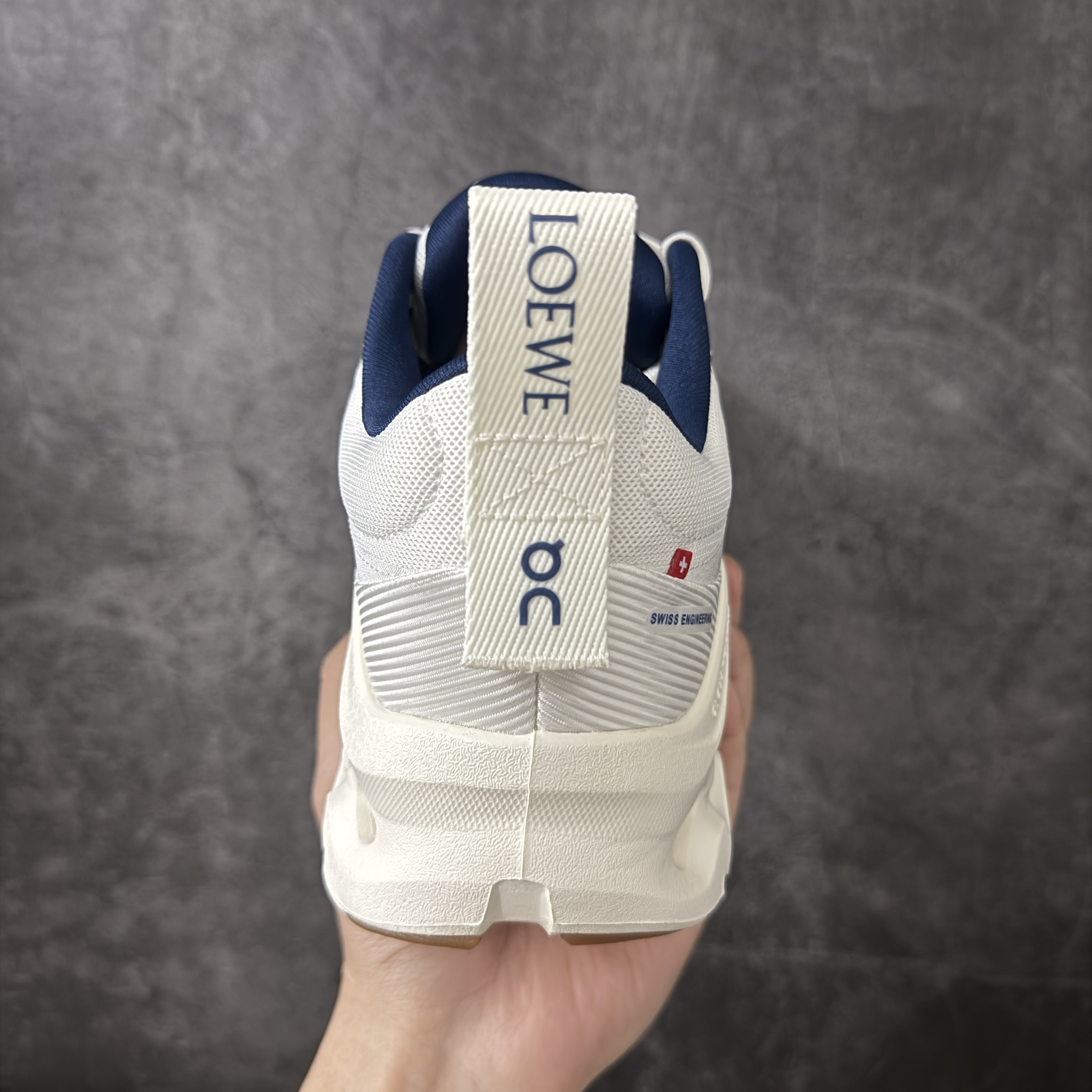 On昂跑 LOEWE x On Cloudtilt 2.0 低筒 时尚舒适防滑耐磨  波鞋 跑步鞋 女款男款 白藏蓝