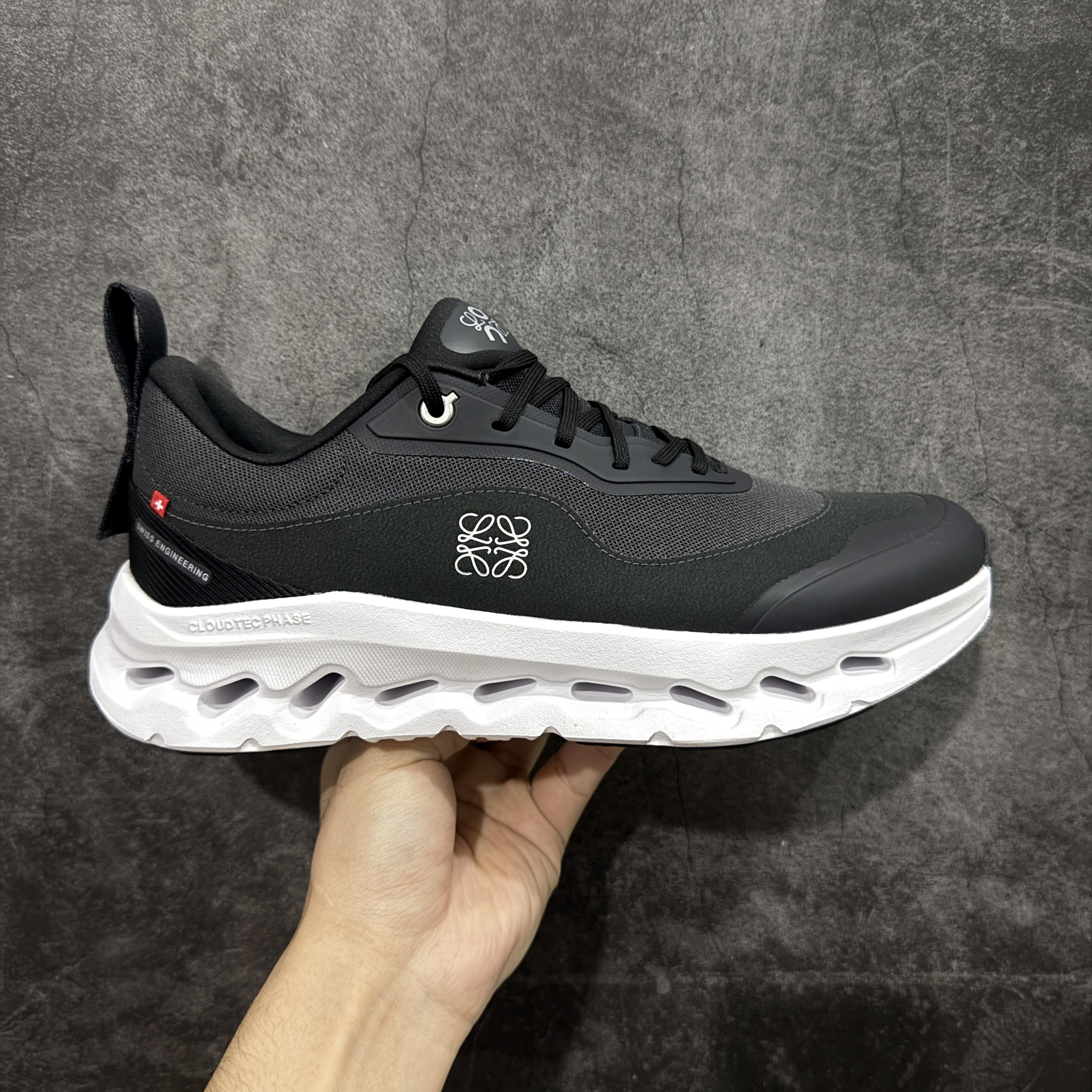 On昂跑 LOEWE x On Cloudtilt 2.0 低筒 时尚舒适防滑耐磨  波鞋 跑步鞋 女款男款 白黑