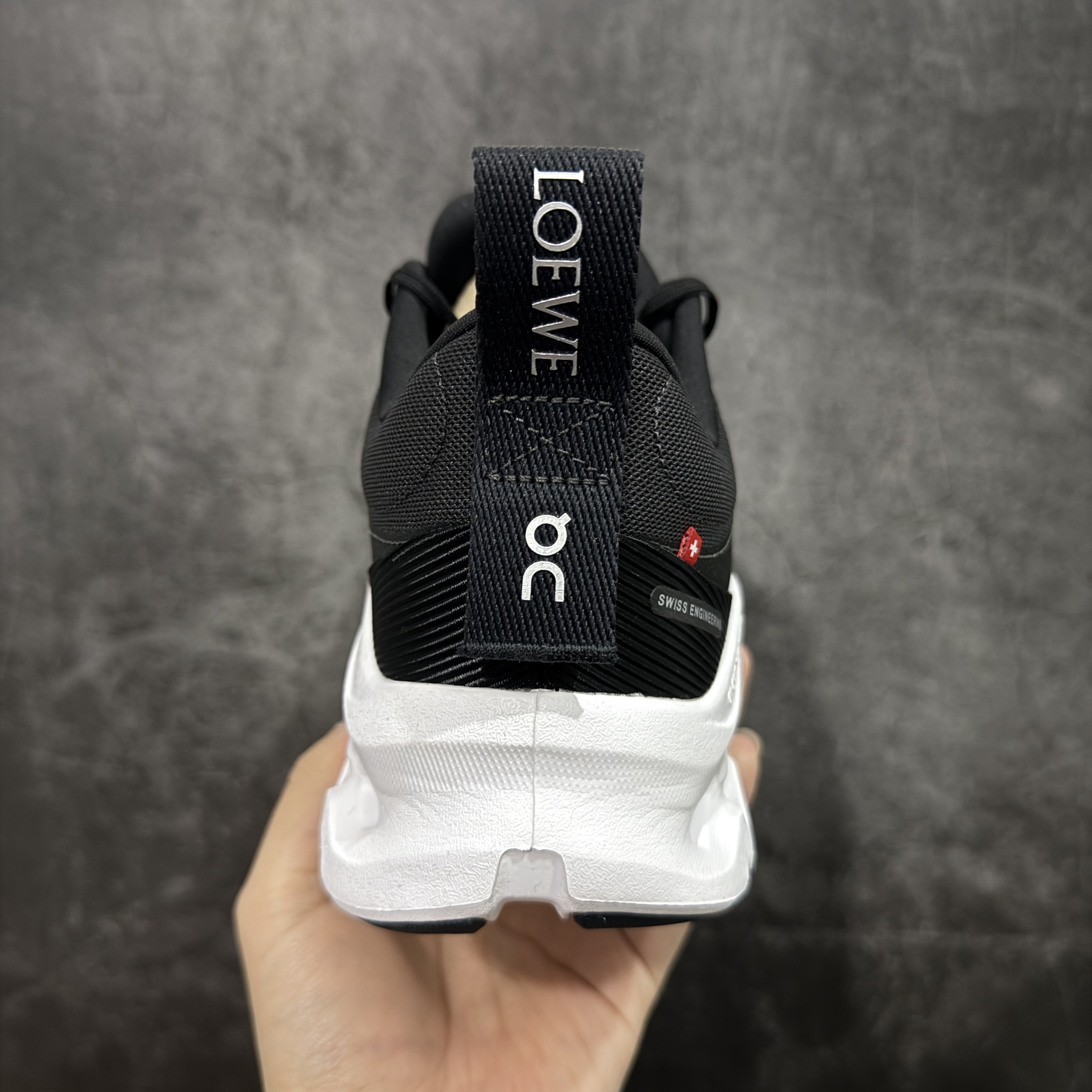 On昂跑 LOEWE x On Cloudtilt 2.0 低筒 时尚舒适防滑耐磨  波鞋 跑步鞋 女款男款 白黑