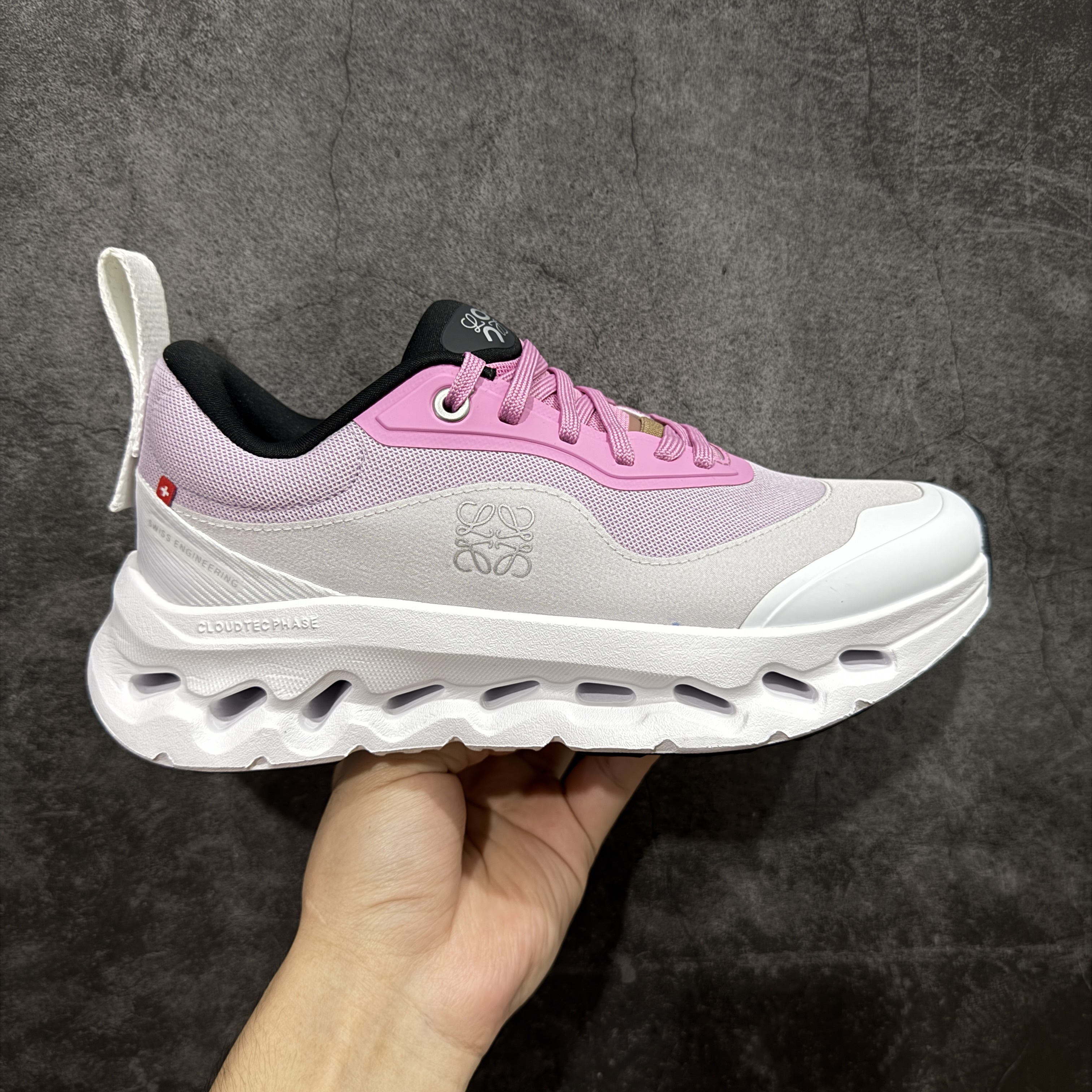 On昂跑 LOEWE x On Cloudtilt 2.0 低筒 时尚舒适防滑耐磨  波鞋 跑步鞋 女款男款 白粉