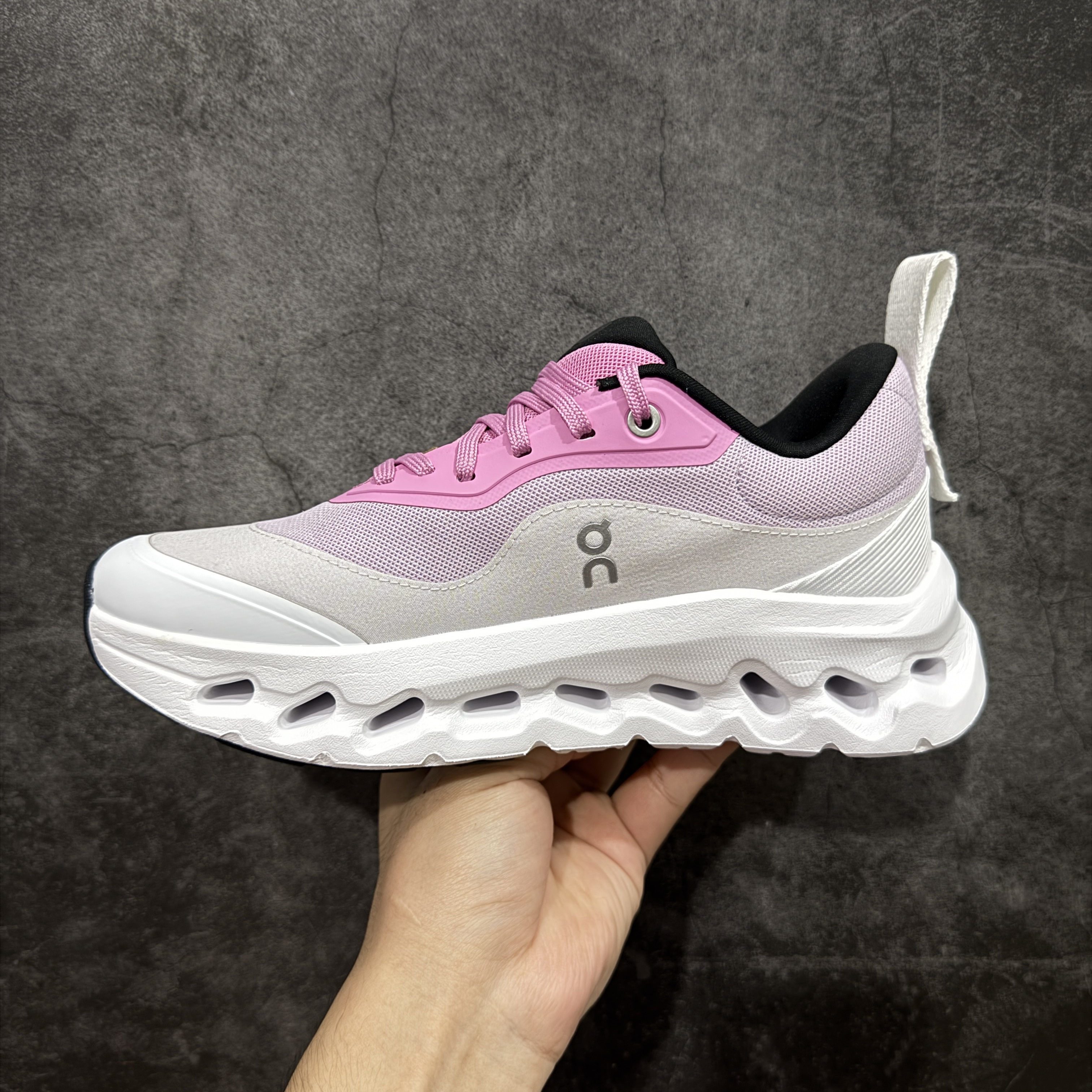 On昂跑 LOEWE x On Cloudtilt 2.0 低筒 时尚舒适防滑耐磨  波鞋 跑步鞋 女款男款 白粉