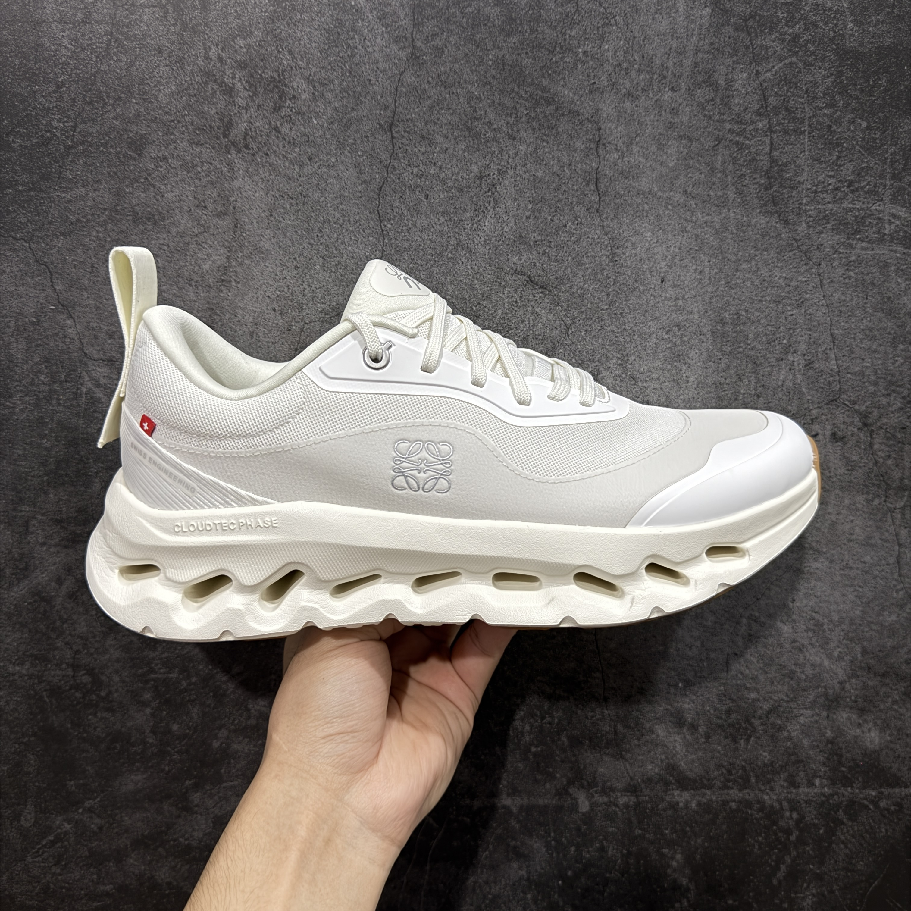 On昂跑 LOEWE x On Cloudtilt 2.0 低筒 时尚舒适防滑耐磨  波鞋 跑步鞋 女款男款 白色