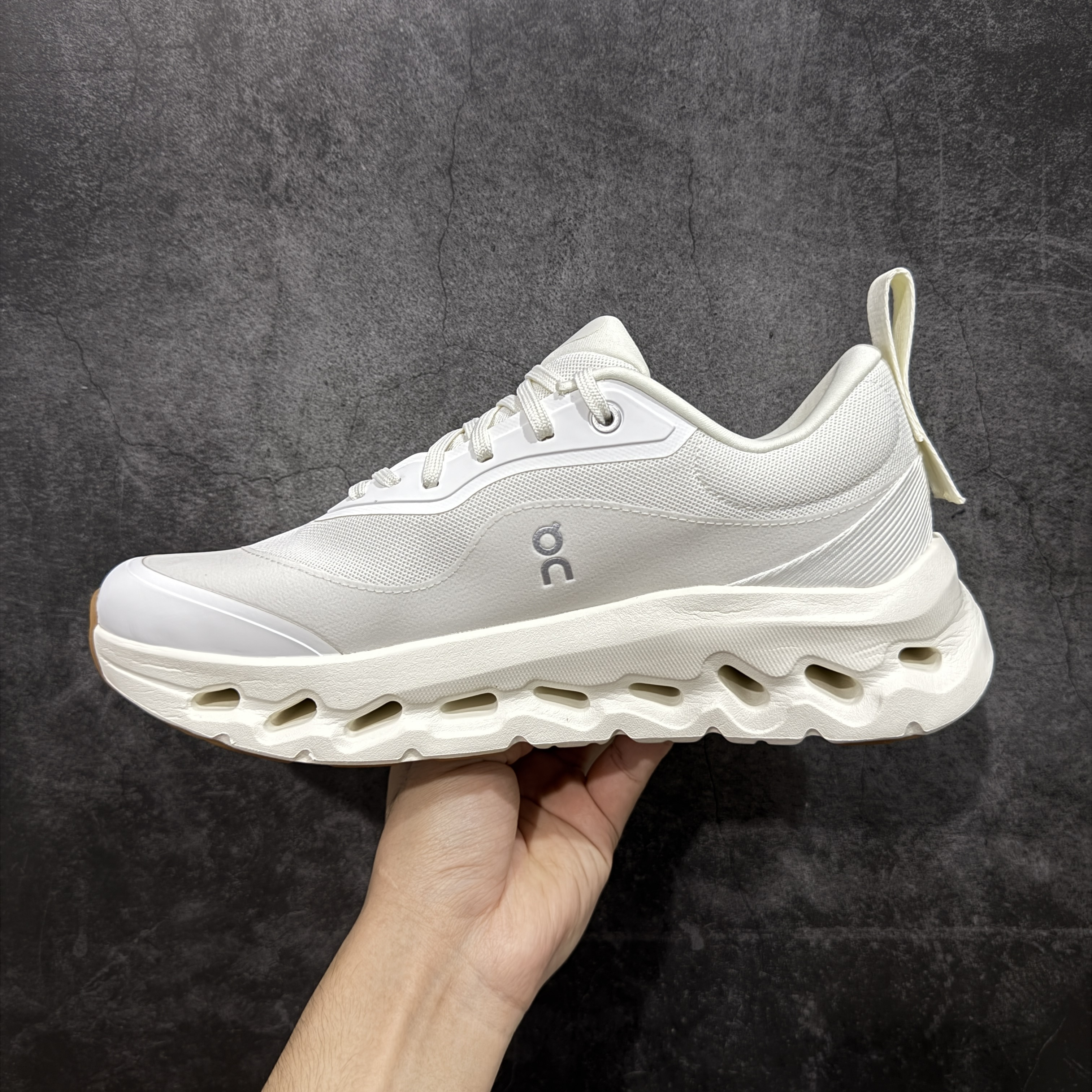 On昂跑 LOEWE x On Cloudtilt 2.0 低筒 时尚舒适防滑耐磨  波鞋 跑步鞋 女款男款 白色