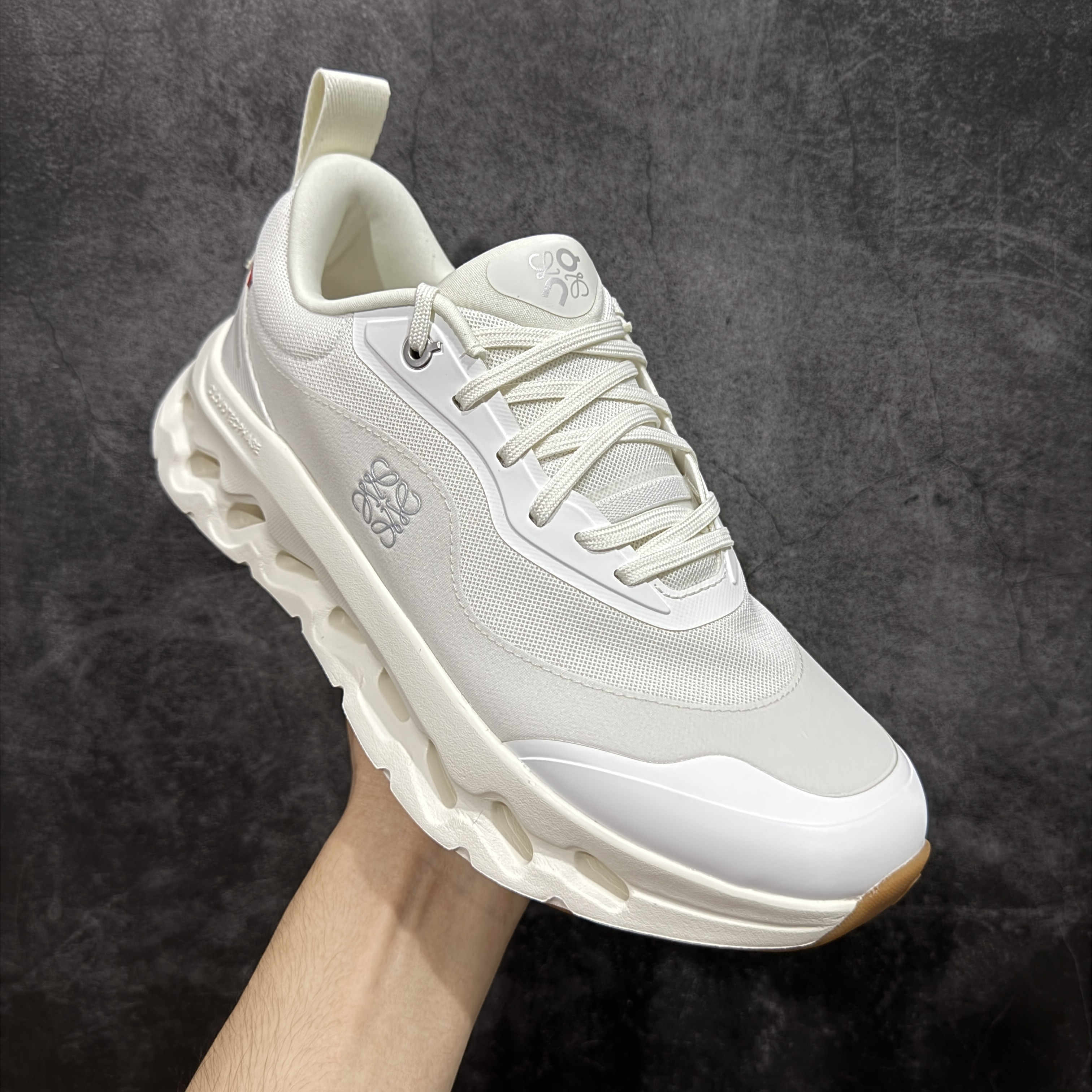 On昂跑 LOEWE x On Cloudtilt 2.0 低筒 时尚舒适防滑耐磨  波鞋 跑步鞋 女款男款 白色