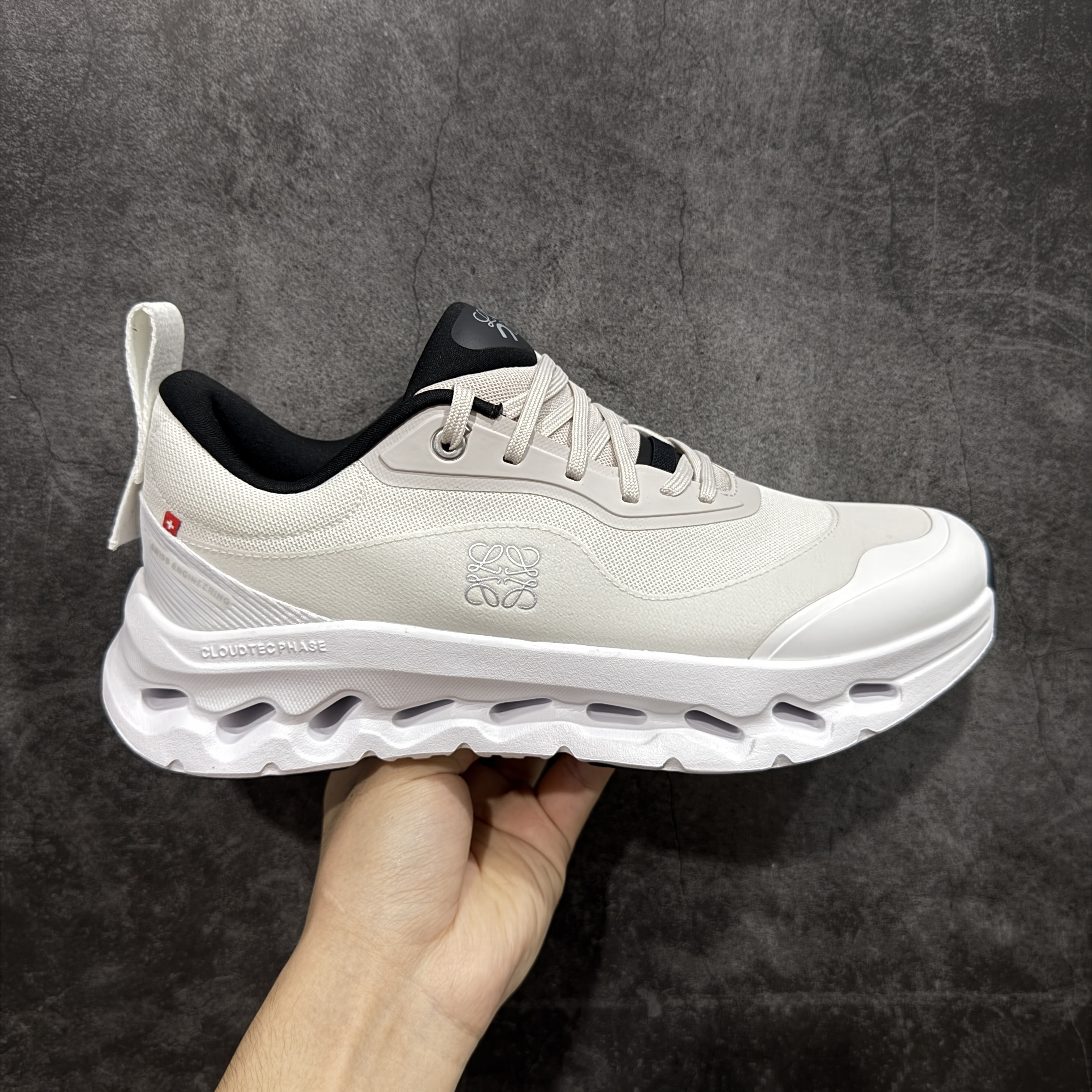 On昂跑 LOEWE x On Cloudtilt 2.0 低筒 时尚舒适防滑耐磨  波鞋 跑步鞋 女款男款 白色