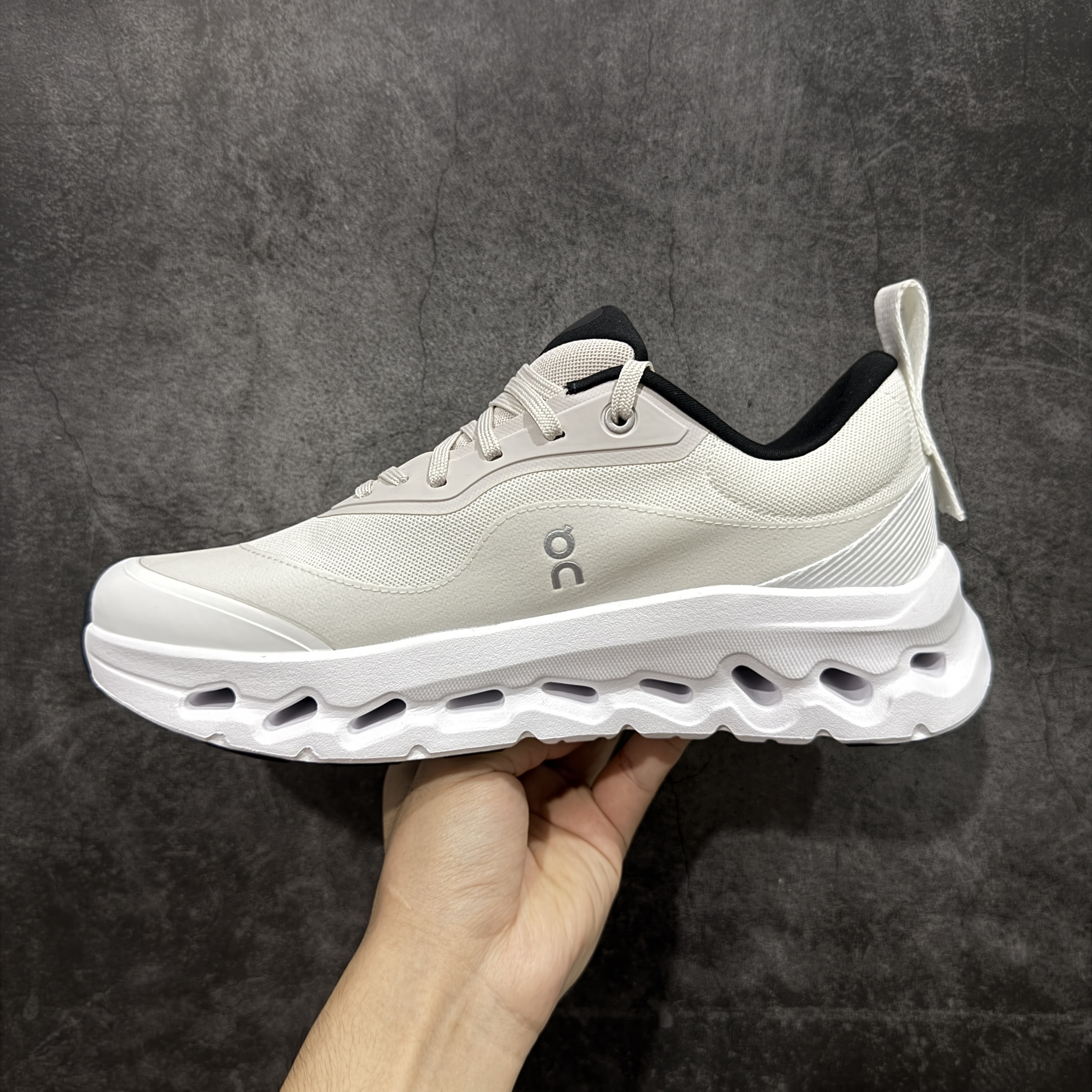 On昂跑 LOEWE x On Cloudtilt 2.0 低筒 时尚舒适防滑耐磨  波鞋 跑步鞋 女款男款 白色