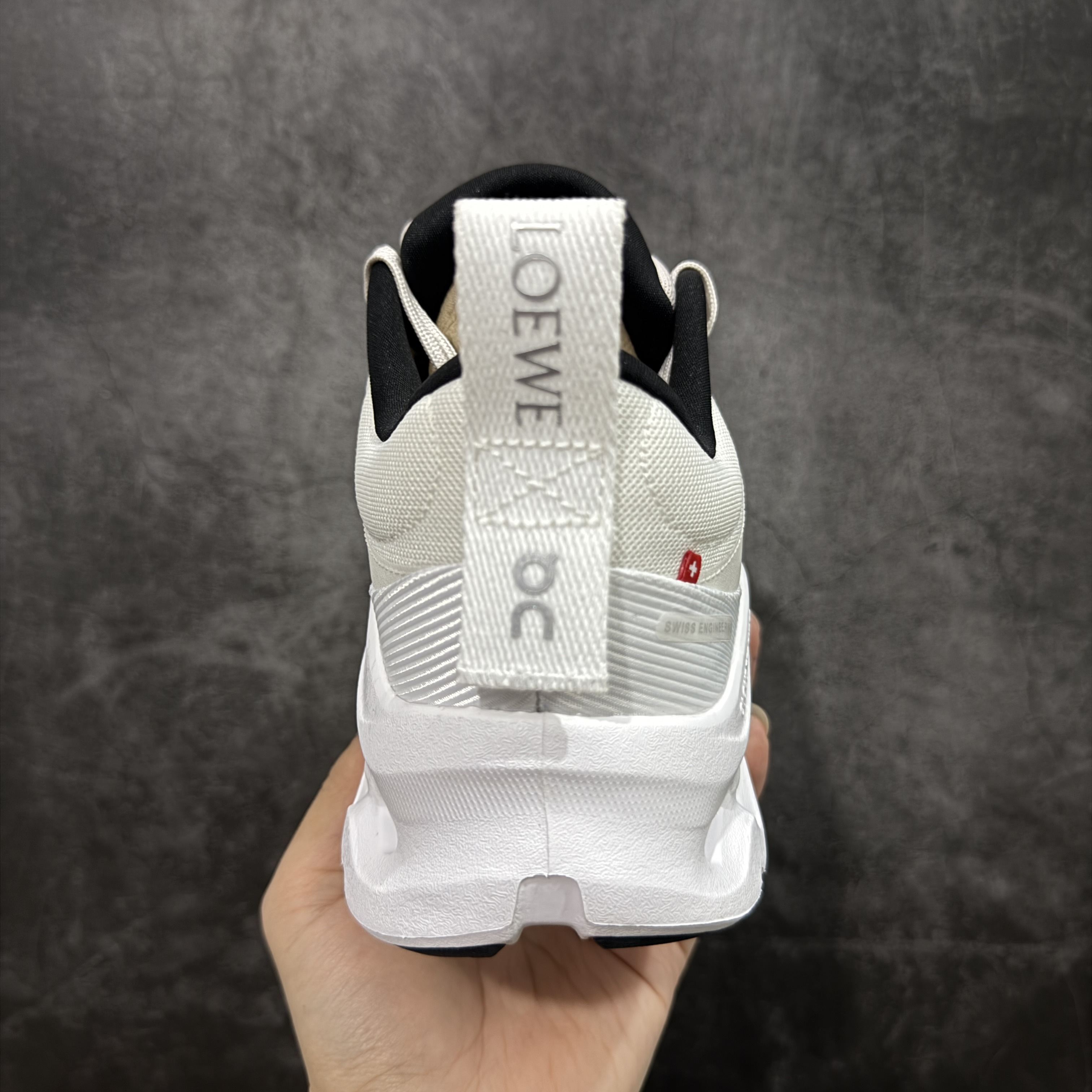 On昂跑 LOEWE x On Cloudtilt 2.0 低筒 时尚舒适防滑耐磨  波鞋 跑步鞋 女款男款 白色