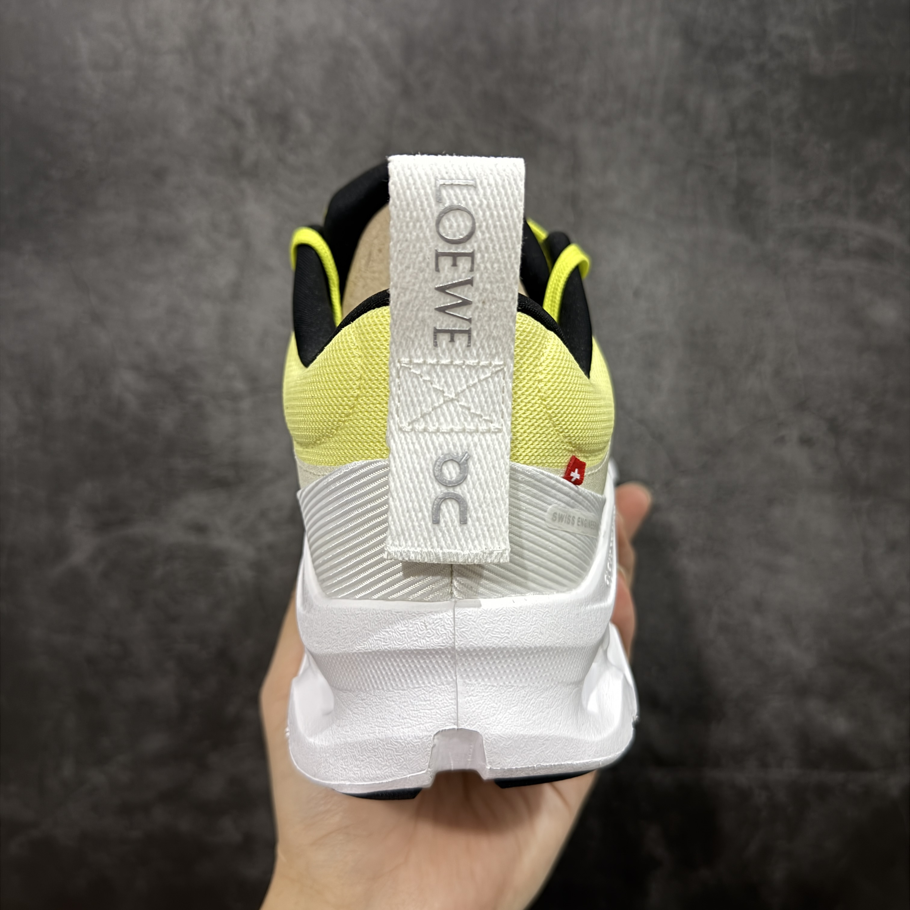 On昂跑 LOEWE x On Cloudtilt 2.0 低筒 时尚舒适防滑耐磨  波鞋 跑步鞋 女款男款 荧光黄