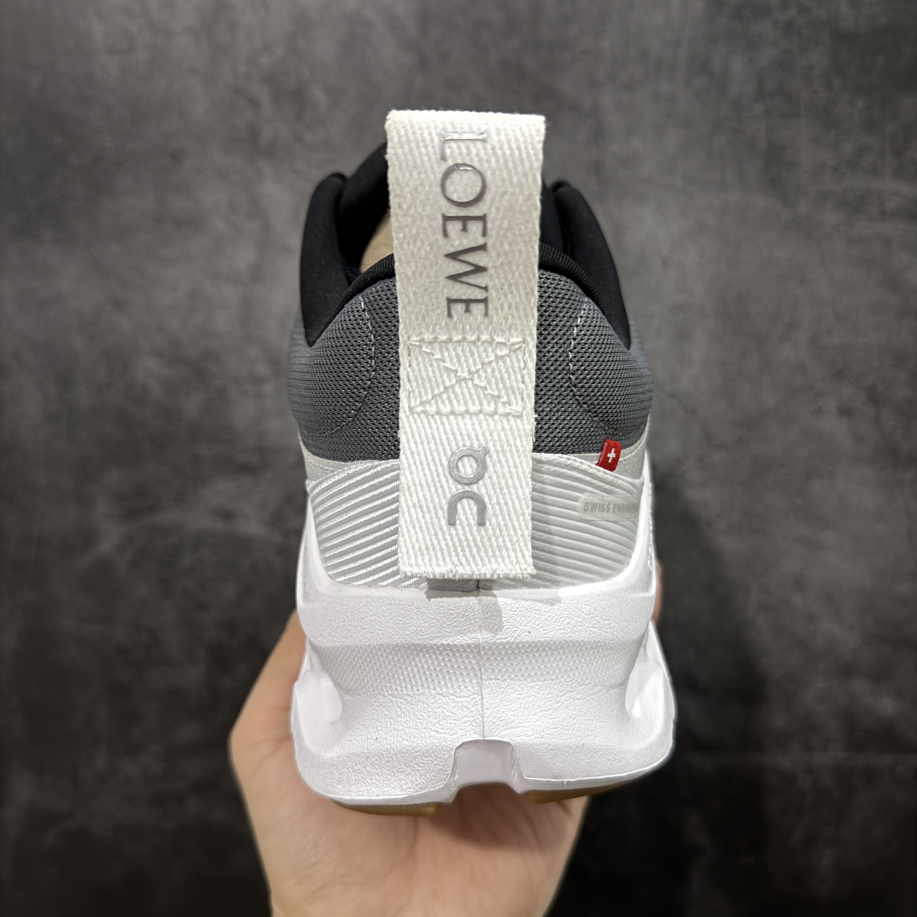 On昂跑 LOEWE x On Cloudtilt 2.0 低筒 时尚舒适防滑耐磨  波鞋 跑步鞋 女款男款 灰白