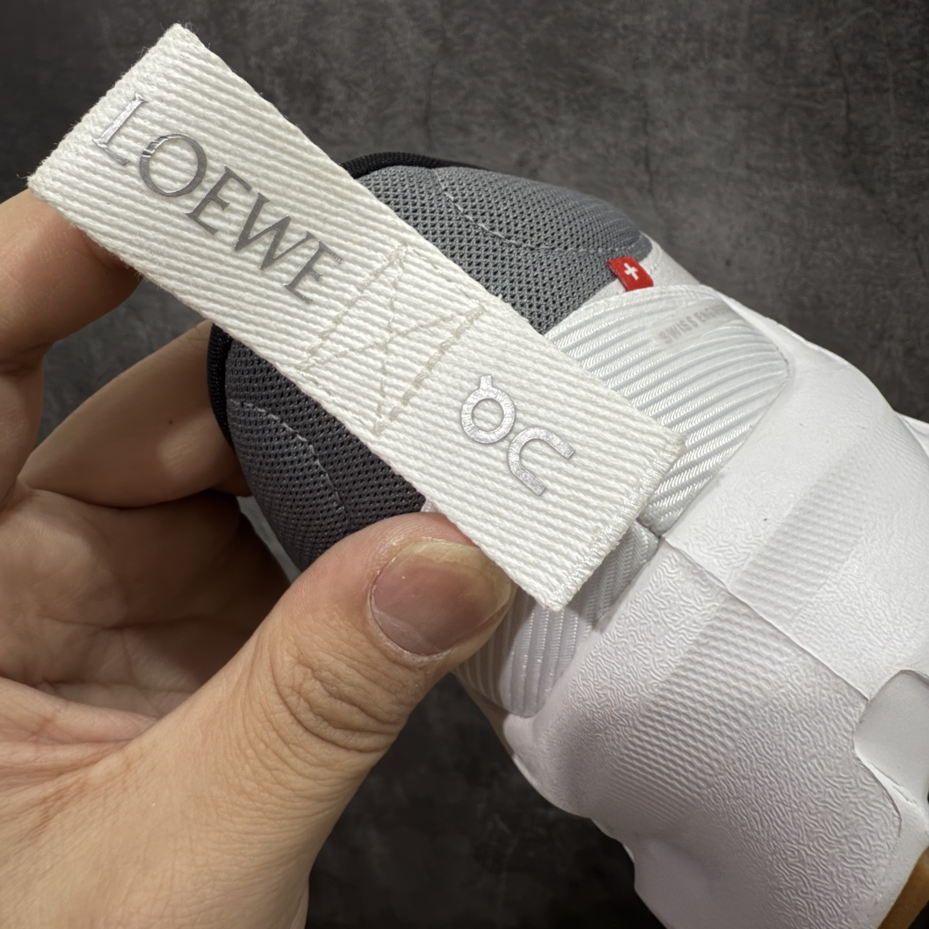 On昂跑 LOEWE x On Cloudtilt 2.0 低筒 时尚舒适防滑耐磨  波鞋 跑步鞋 女款男款 灰白