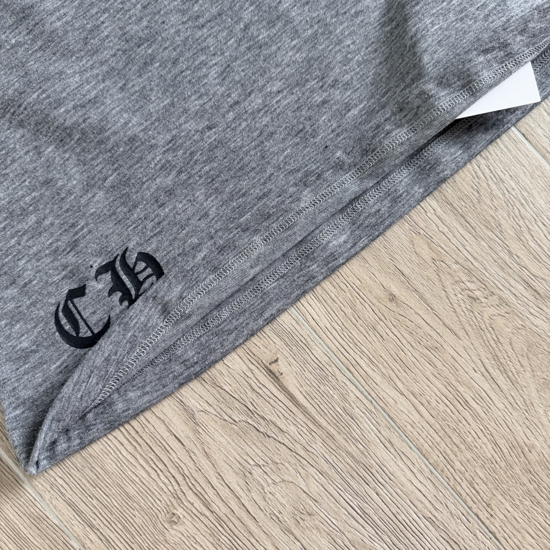 Chrome Hearts CH 克罗心  V领修身 女款  短袖  背后梵文 灰色