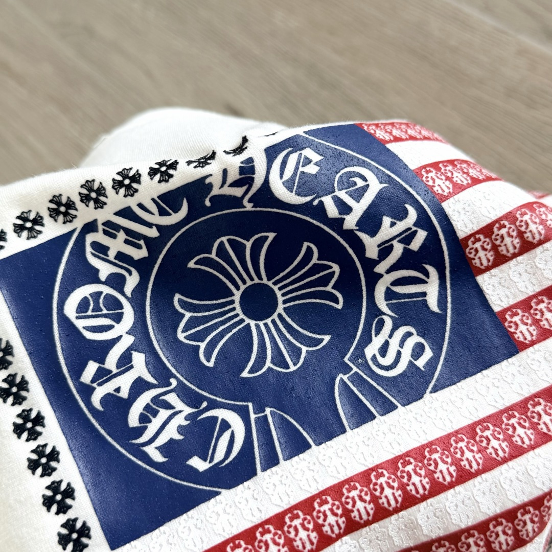 Chrome Hearts CH 克罗心  V领修身 女款  短袖  背后国旗