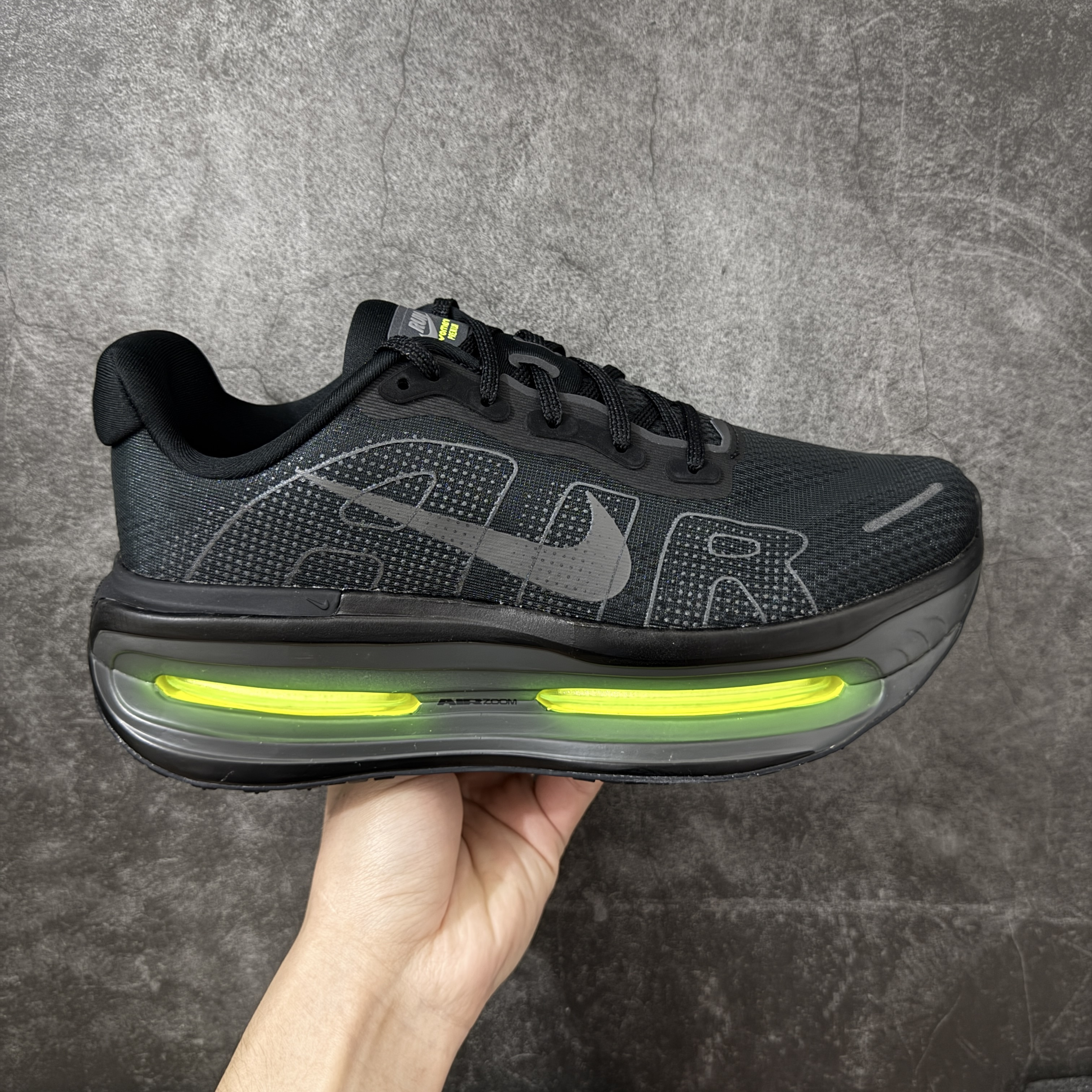 Nike Vomero Premium 低筒 超临界发泡 气垫 百搭舒适耐磨  休闲跑步鞋 男女同款  黑绿 Q2050-001