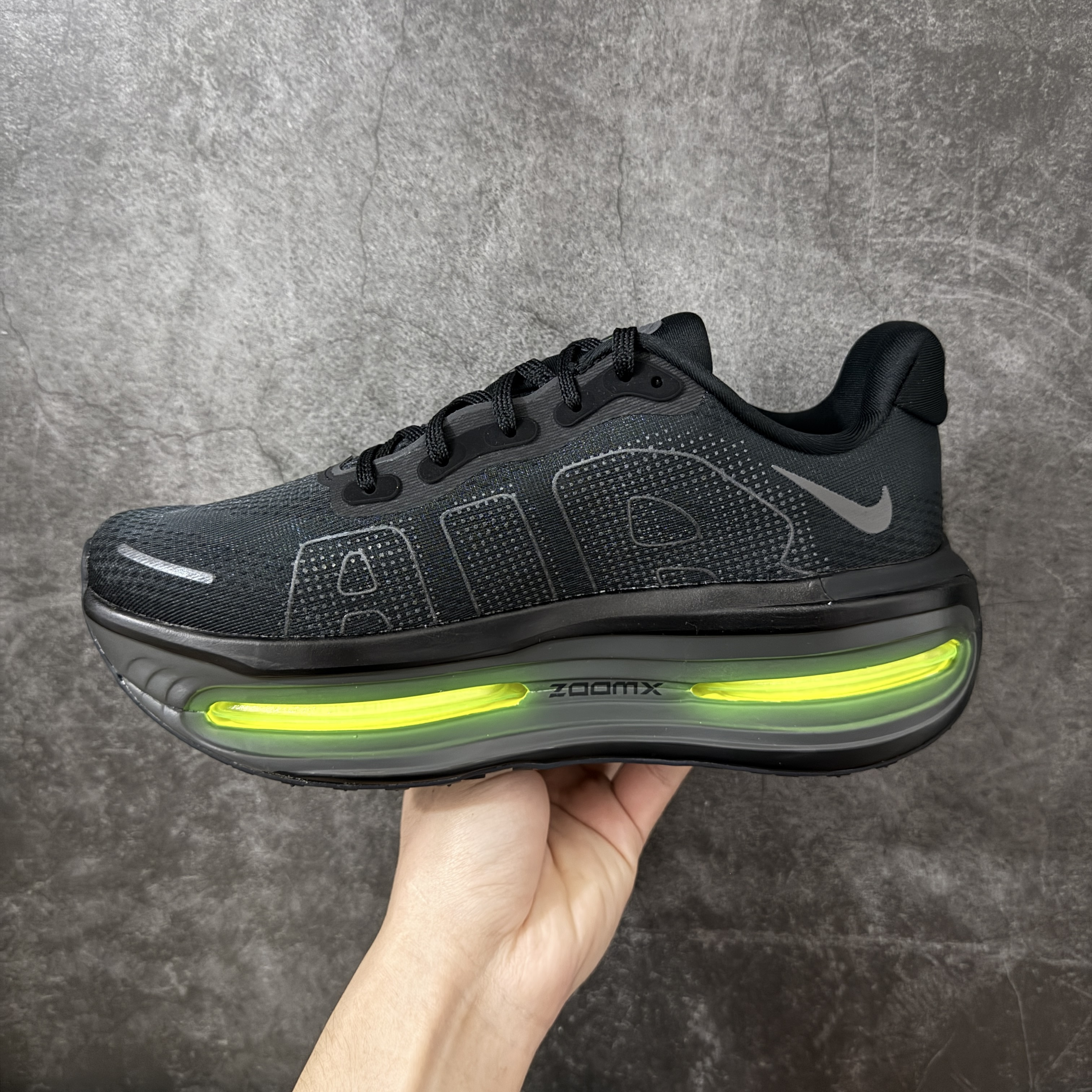 Nike Vomero Premium 低筒 超临界发泡 气垫 百搭舒适耐磨  休闲跑步鞋 男女同款  黑绿 Q2050-001