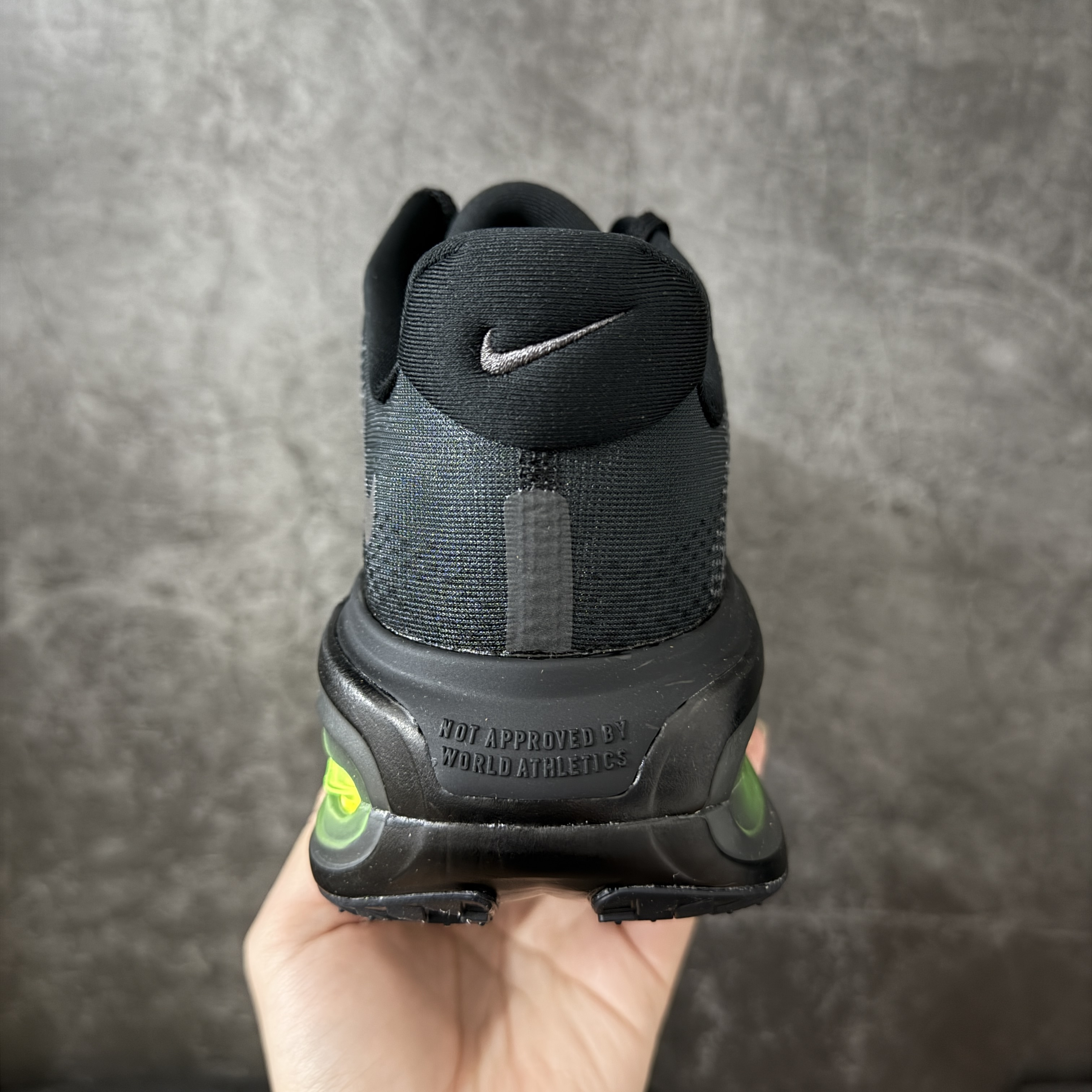 Nike Vomero Premium 低筒 超临界发泡 气垫 百搭舒适耐磨  休闲跑步鞋 男女同款  黑绿 Q2050-001