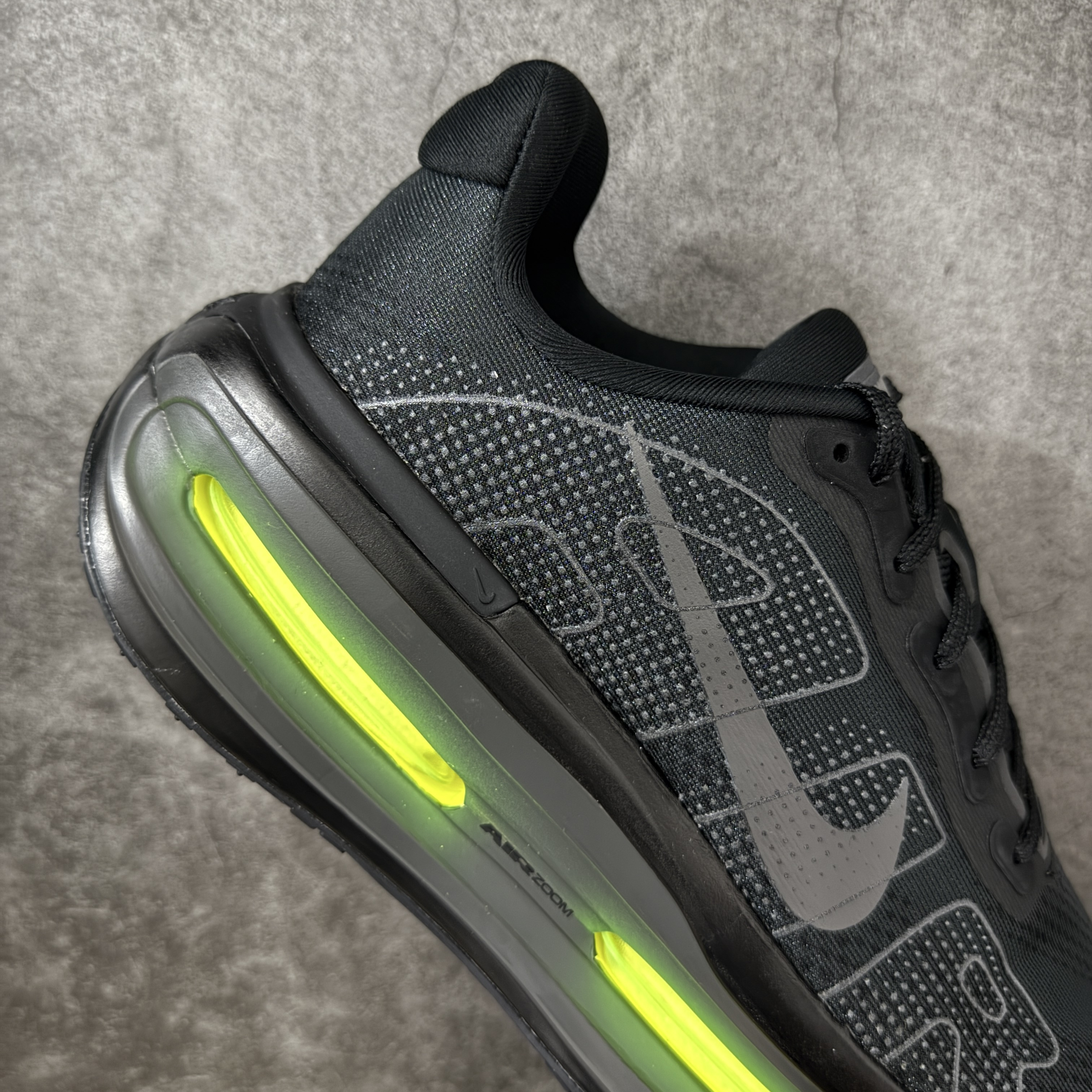 Nike Vomero Premium 低筒 超临界发泡 气垫 百搭舒适耐磨  休闲跑步鞋 男女同款  黑绿 Q2050-001