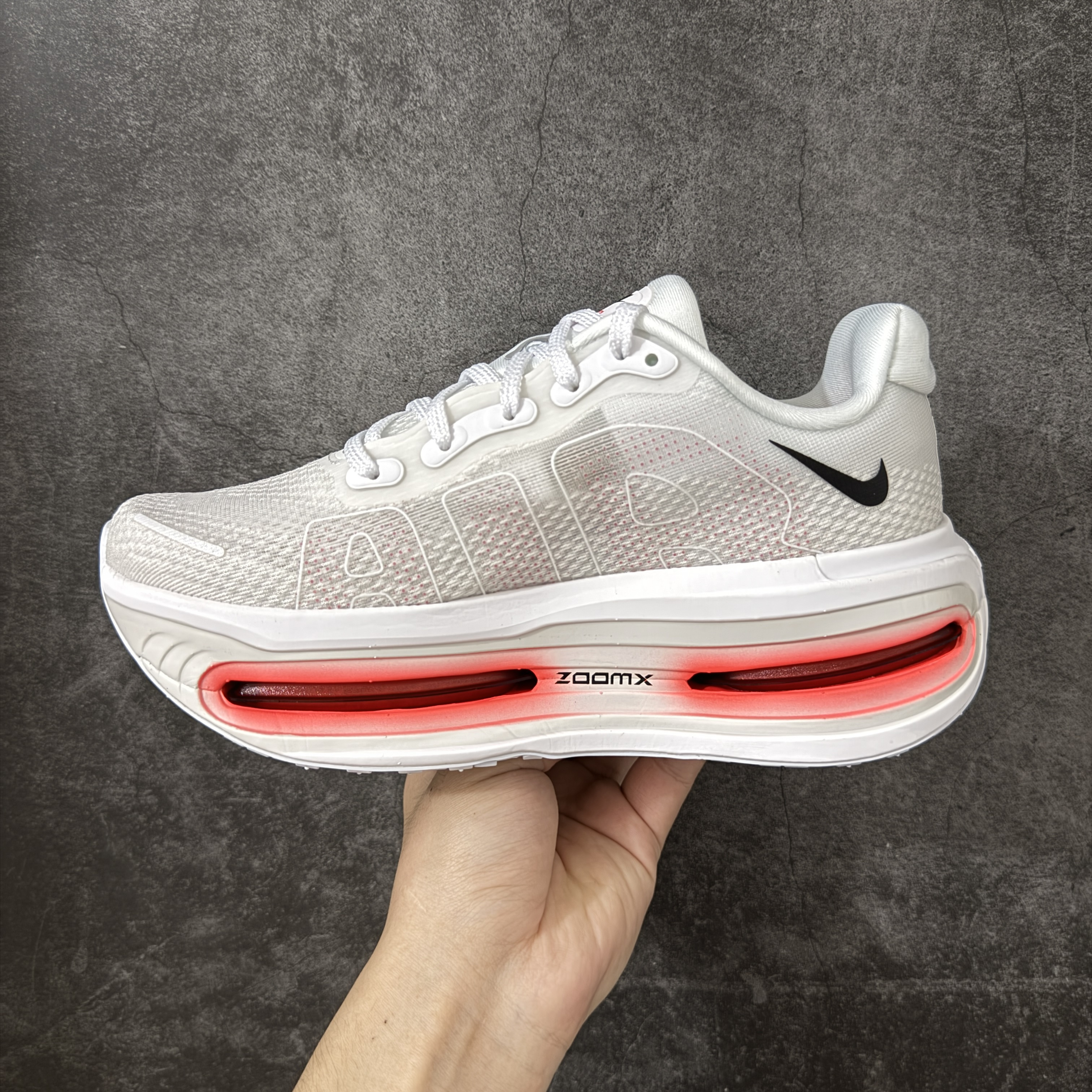 Nike Vomero Premium 低筒 超临界发泡 气垫 百搭舒适耐磨  休闲跑步鞋 男女同款  白红 HQ2050-103