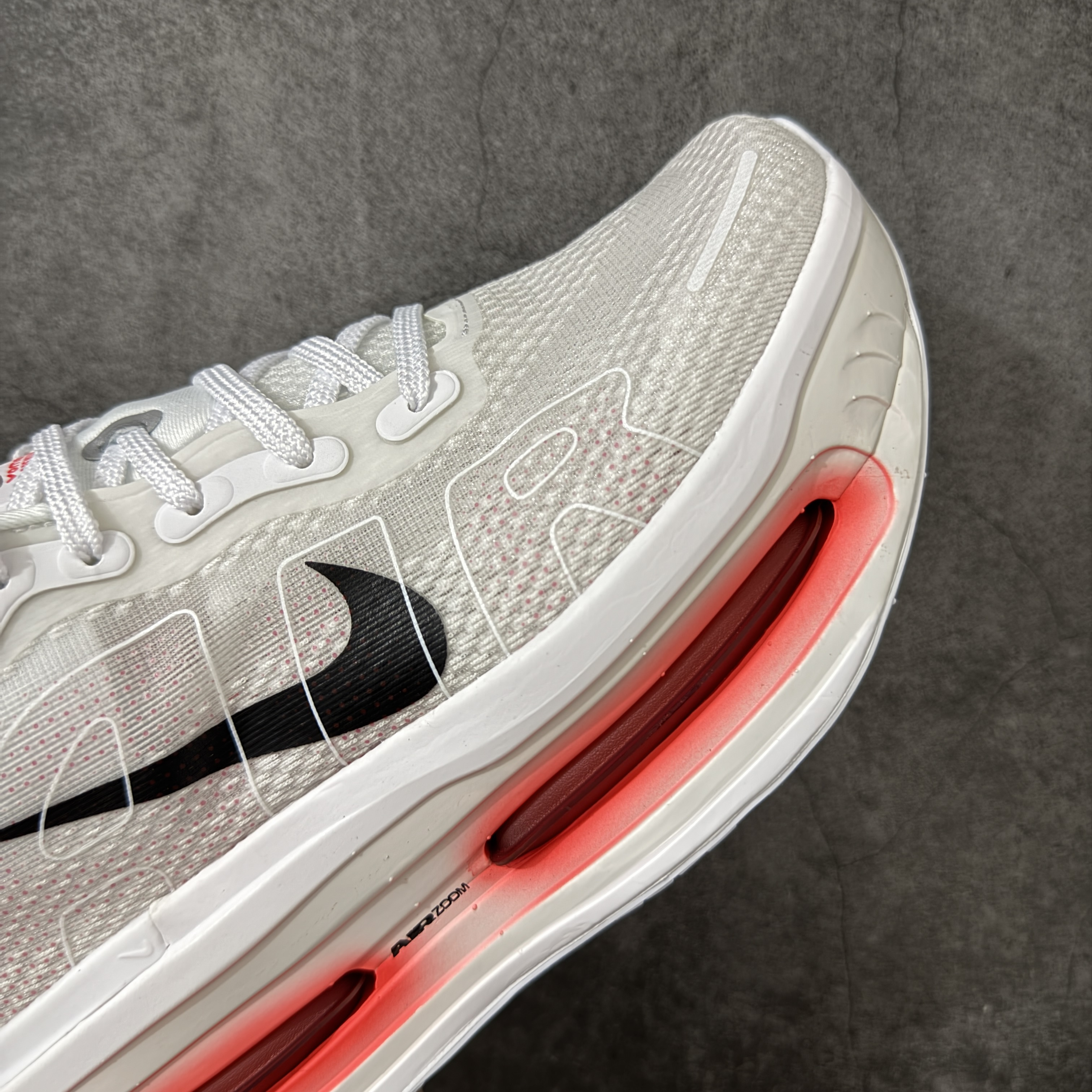 Nike Vomero Premium 低筒 超临界发泡 气垫 百搭舒适耐磨  休闲跑步鞋 男女同款  白红 HQ2050-103