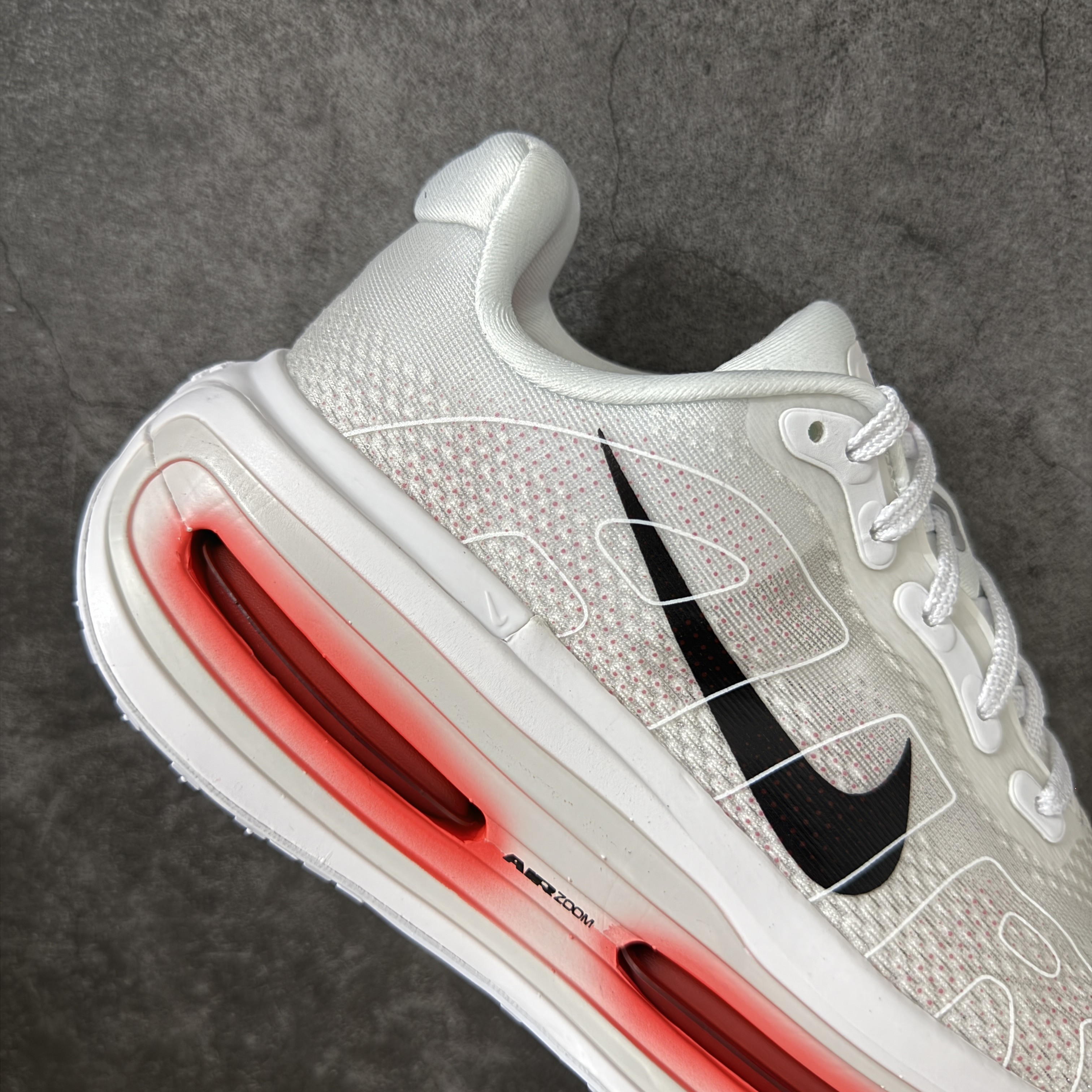 Nike Vomero Premium 低筒 超临界发泡 气垫 百搭舒适耐磨  休闲跑步鞋 男女同款  白红 HQ2050-103