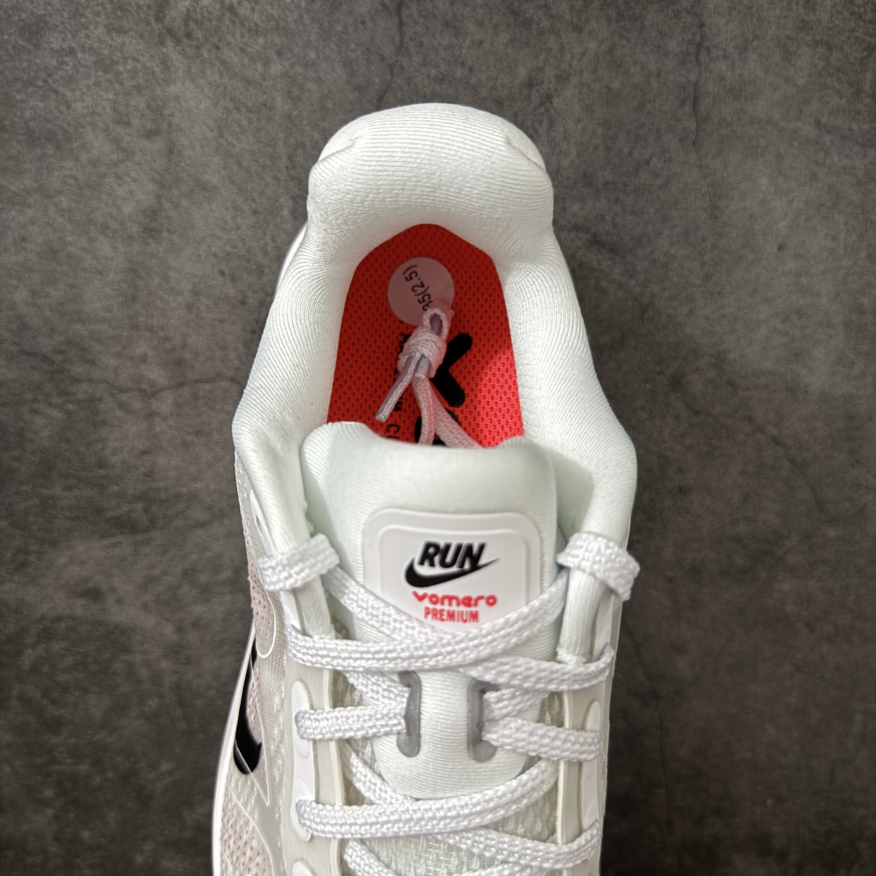 Nike Vomero Premium 低筒 超临界发泡 气垫 百搭舒适耐磨  休闲跑步鞋 男女同款  白红 HQ2050-103