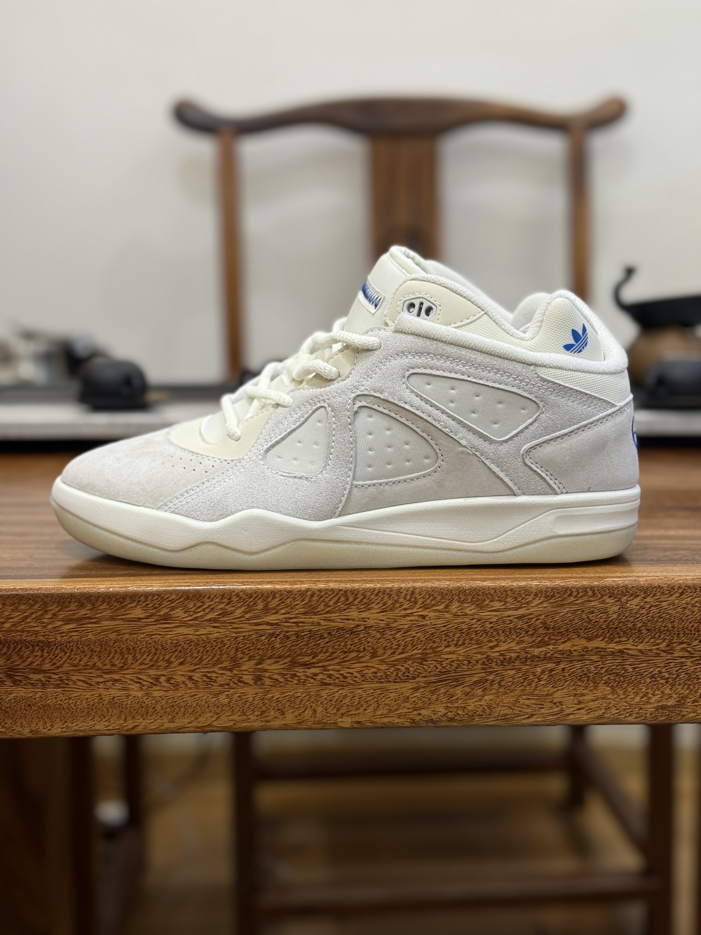 adidas  × Bad Bunny Badbo 1.0 百搭舒适 高帮 篮球鞋  KJ1468