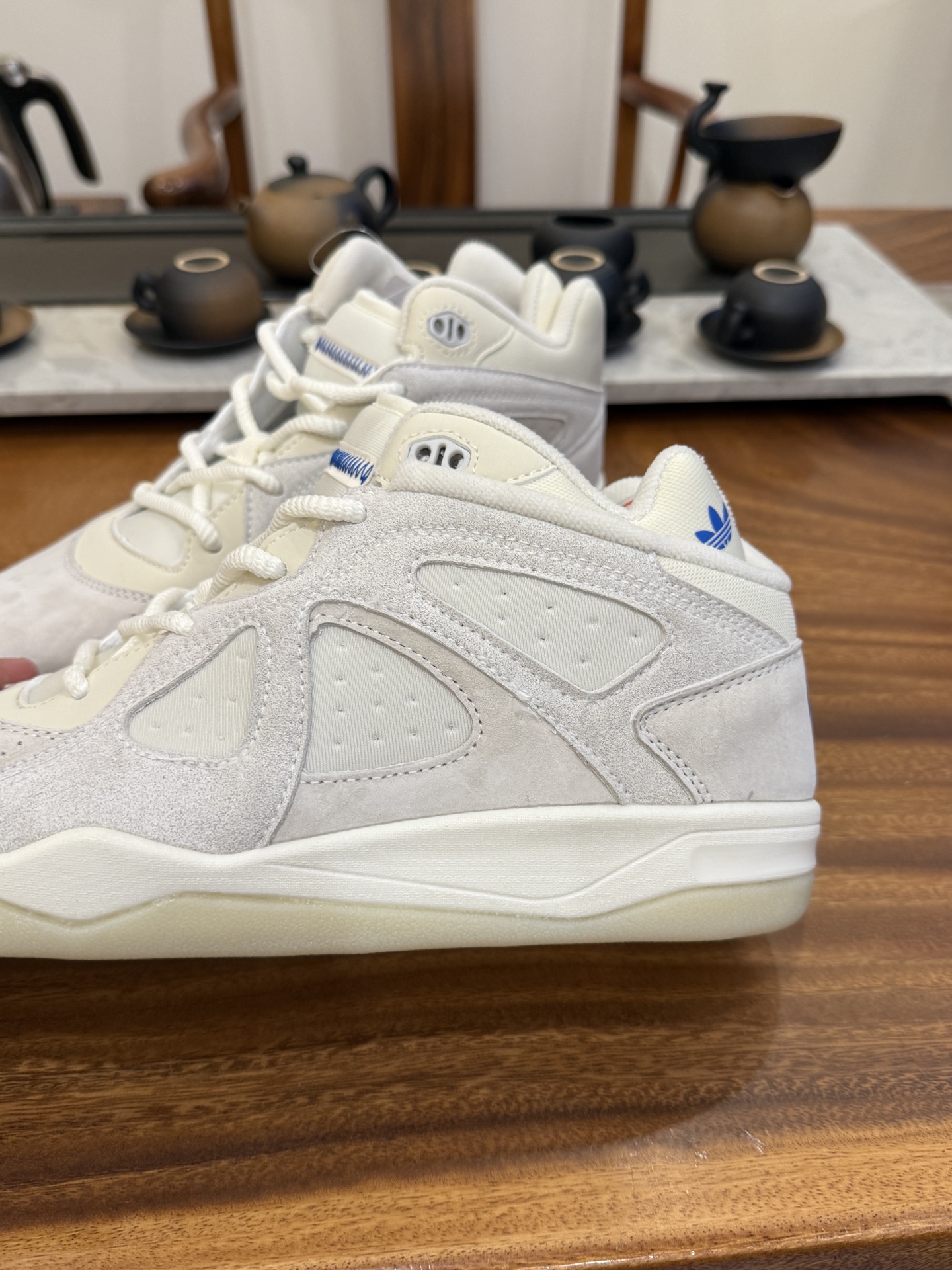 adidas  × Bad Bunny Badbo 1.0 百搭舒适 高帮 篮球鞋  KJ1468