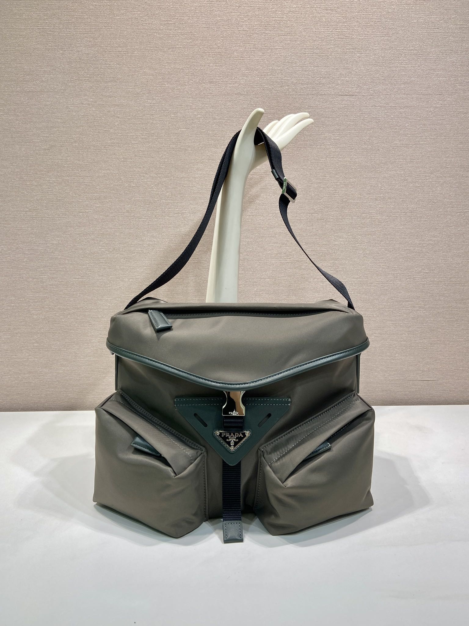 PRADA  Re-Nylon 普拉达 珐琅金属三角形 微标  单肩包 F0森林绿 2VD062_2DW3_F0414
