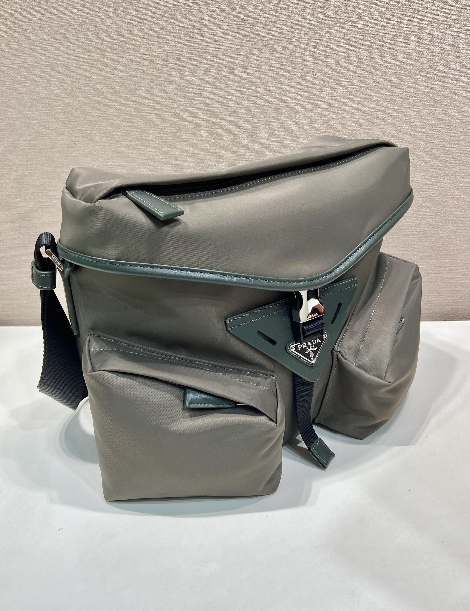 PRADA  Re-Nylon 普拉达 珐琅金属三角形 微标  单肩包 F0森林绿 2VD062_2DW3_F0414