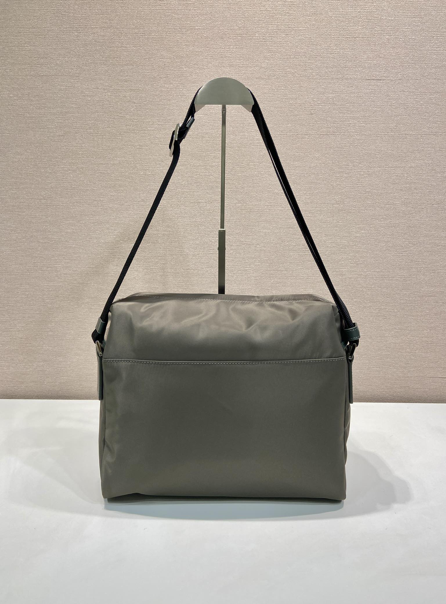 PRADA  Re-Nylon 普拉达 珐琅金属三角形 微标  单肩包 F0森林绿 2VD062_2DW3_F0414