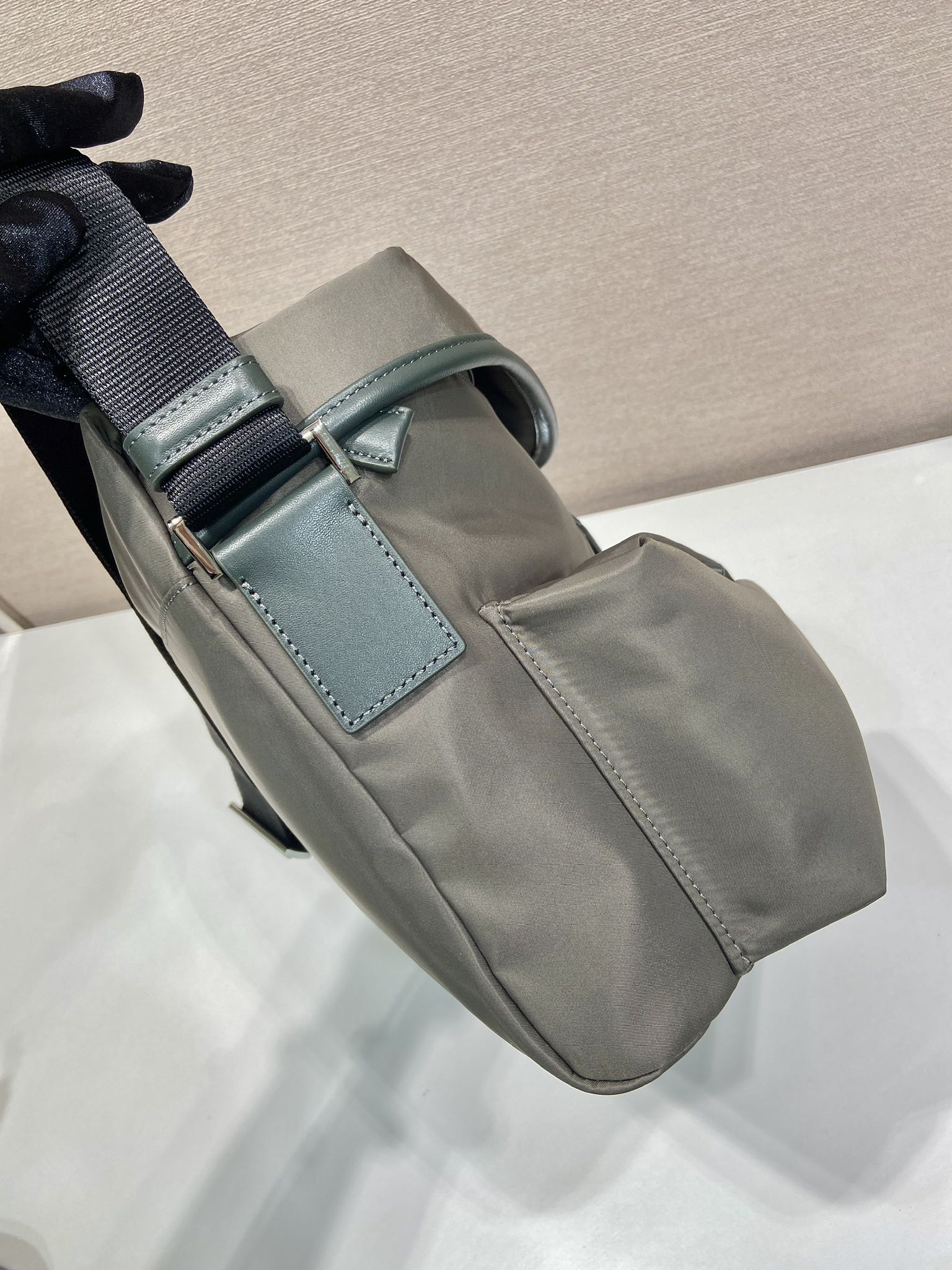 PRADA  Re-Nylon 普拉达 珐琅金属三角形 微标  单肩包 F0森林绿 2VD062_2DW3_F0414