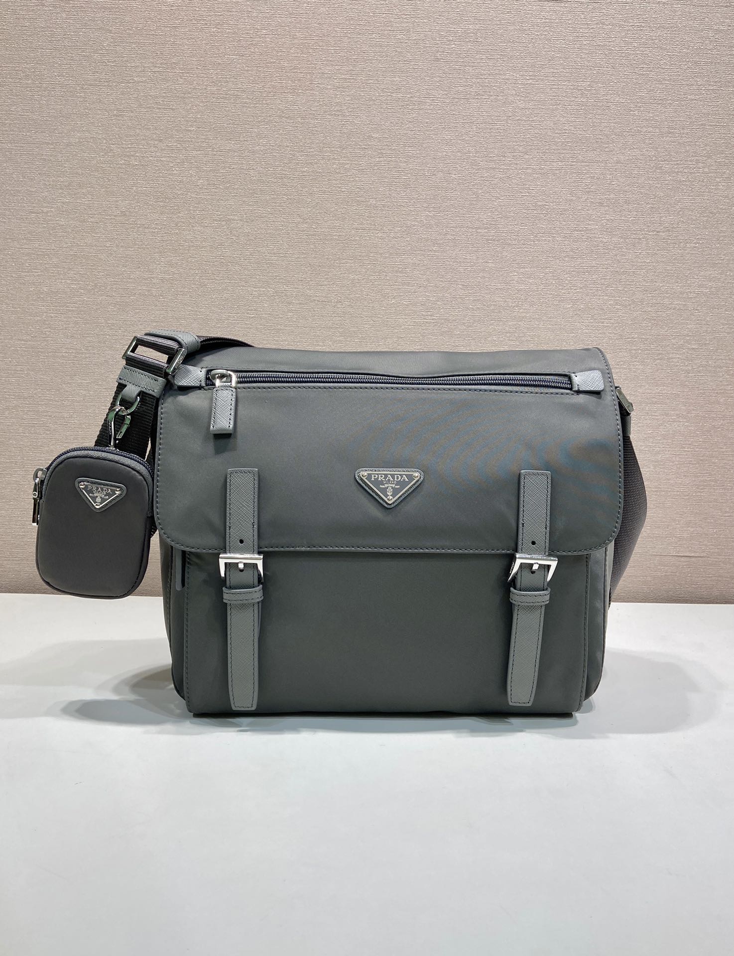 普拉达 PRADA Re-Nylon 三角形 徽标 带耳机包 尼龙拼皮二合一邮差包单肩包斜挎包 绿色 F0 1BD953 
