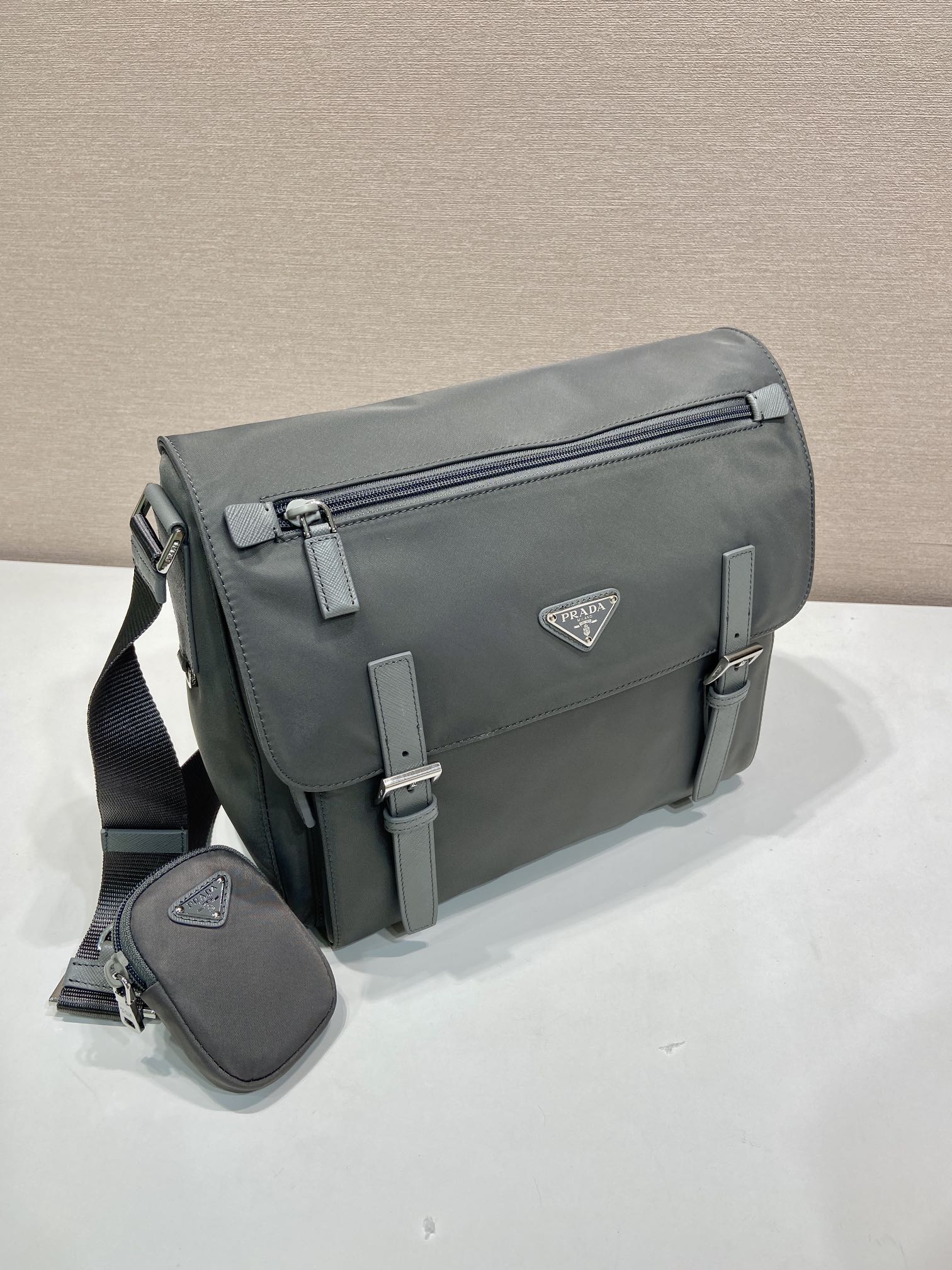 普拉达 PRADA Re-Nylon 三角形 徽标 带耳机包 尼龙拼皮二合一邮差包单肩包斜挎包 绿色 F0 1BD953 