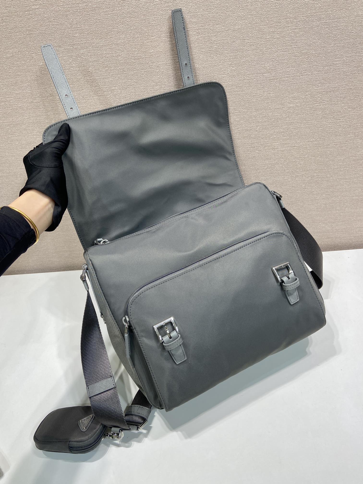 普拉达 PRADA Re-Nylon 三角形 徽标 带耳机包 尼龙拼皮二合一邮差包单肩包斜挎包 绿色 F0 1BD953 