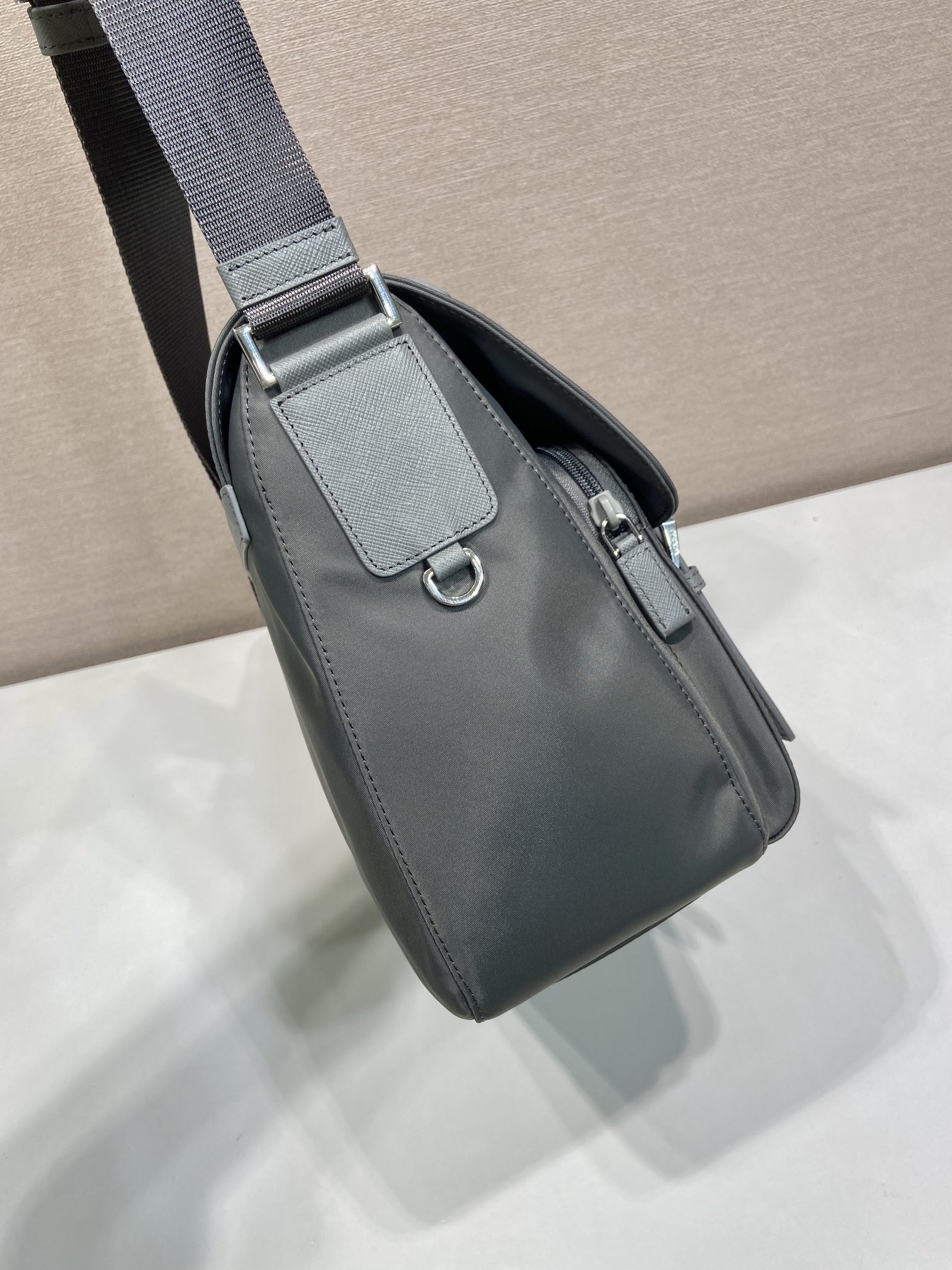 普拉达 PRADA Re-Nylon 三角形 徽标 带耳机包 尼龙拼皮二合一邮差包单肩包斜挎包 绿色 F0 1BD953 