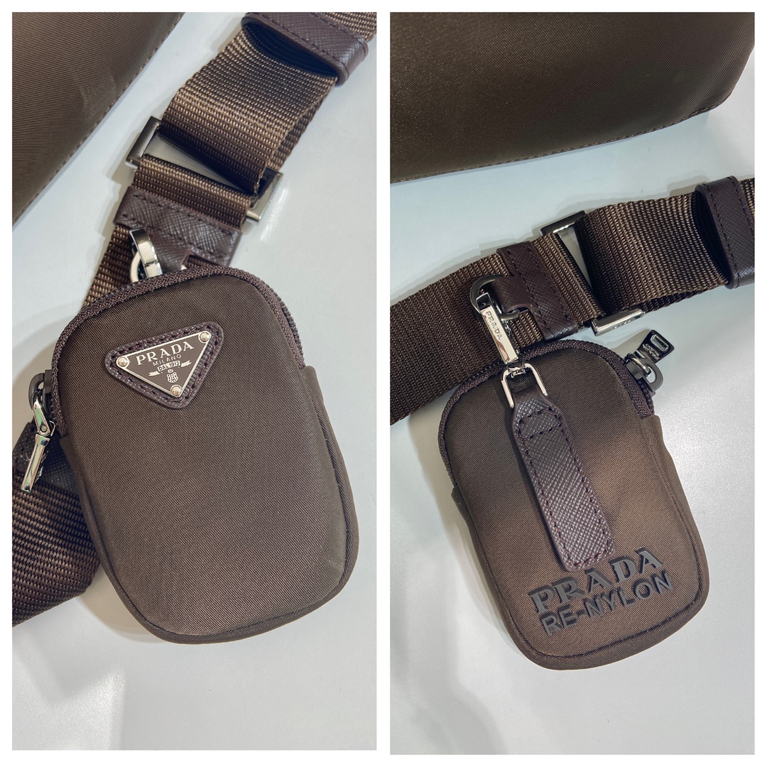 普拉达 PRADA Re-Nylon 三角形 徽标 带耳机包 尼龙拼皮二合一邮差包单肩包斜挎包 棕色 F0 1BD953 