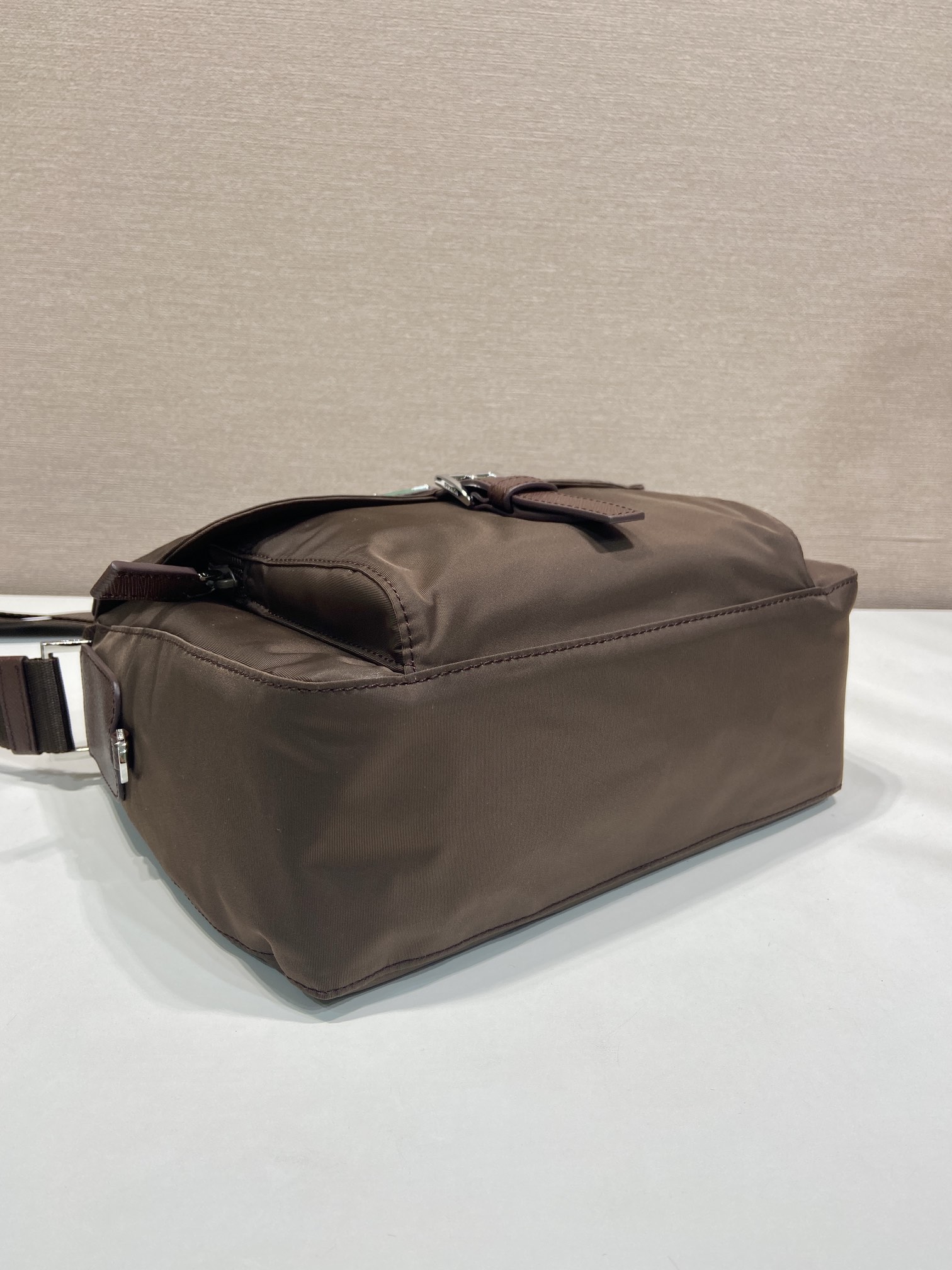 普拉达 PRADA Re-Nylon 三角形 徽标 带耳机包 尼龙拼皮二合一邮差包单肩包斜挎包 F0 1BD994_RV44_F0002_V_B1M