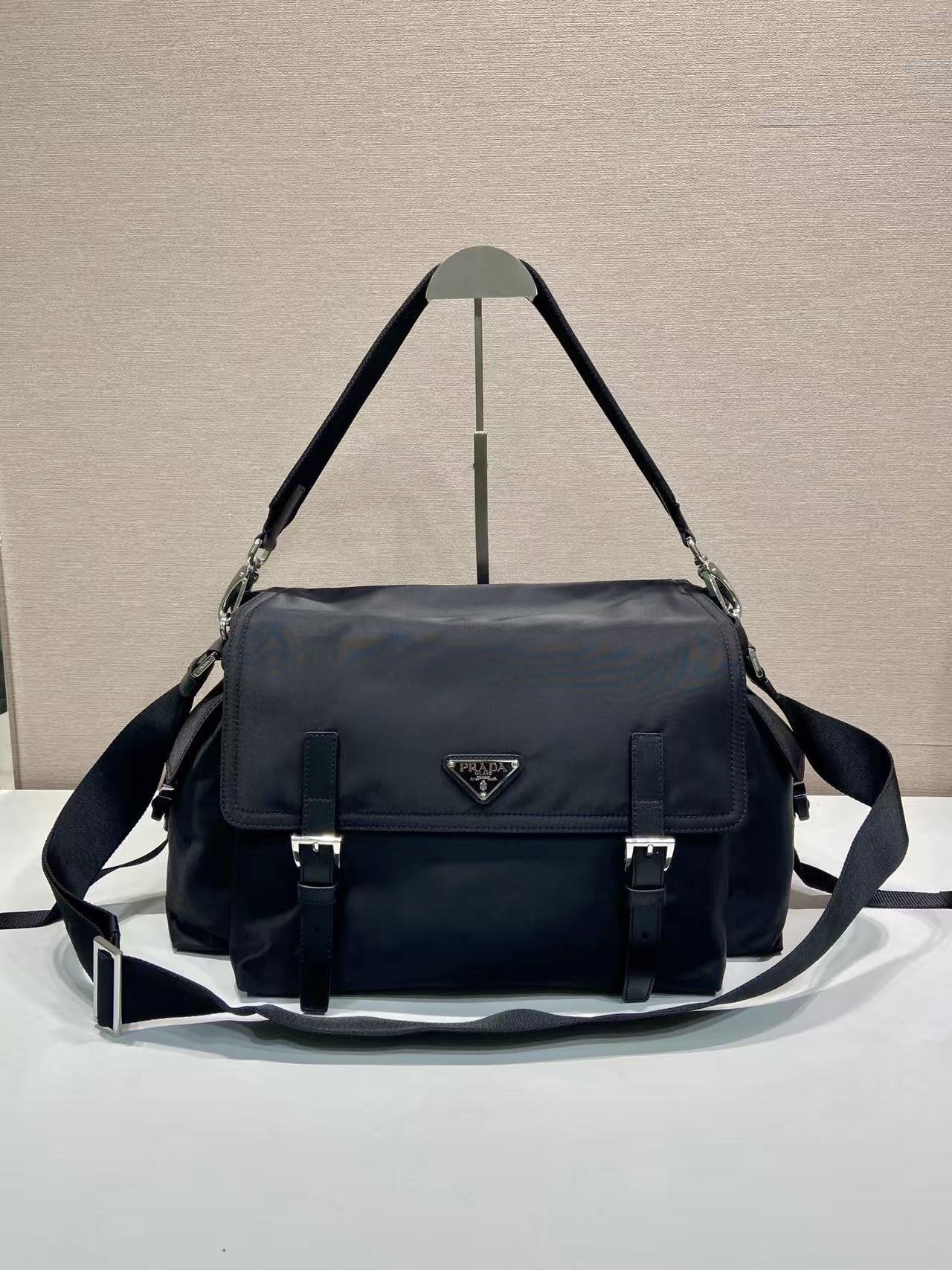 large 普拉达 PRADA  Re-Nylon 三角标 单肩手提包 尼龙  F0黑色 2VD082_2DW3_F0002