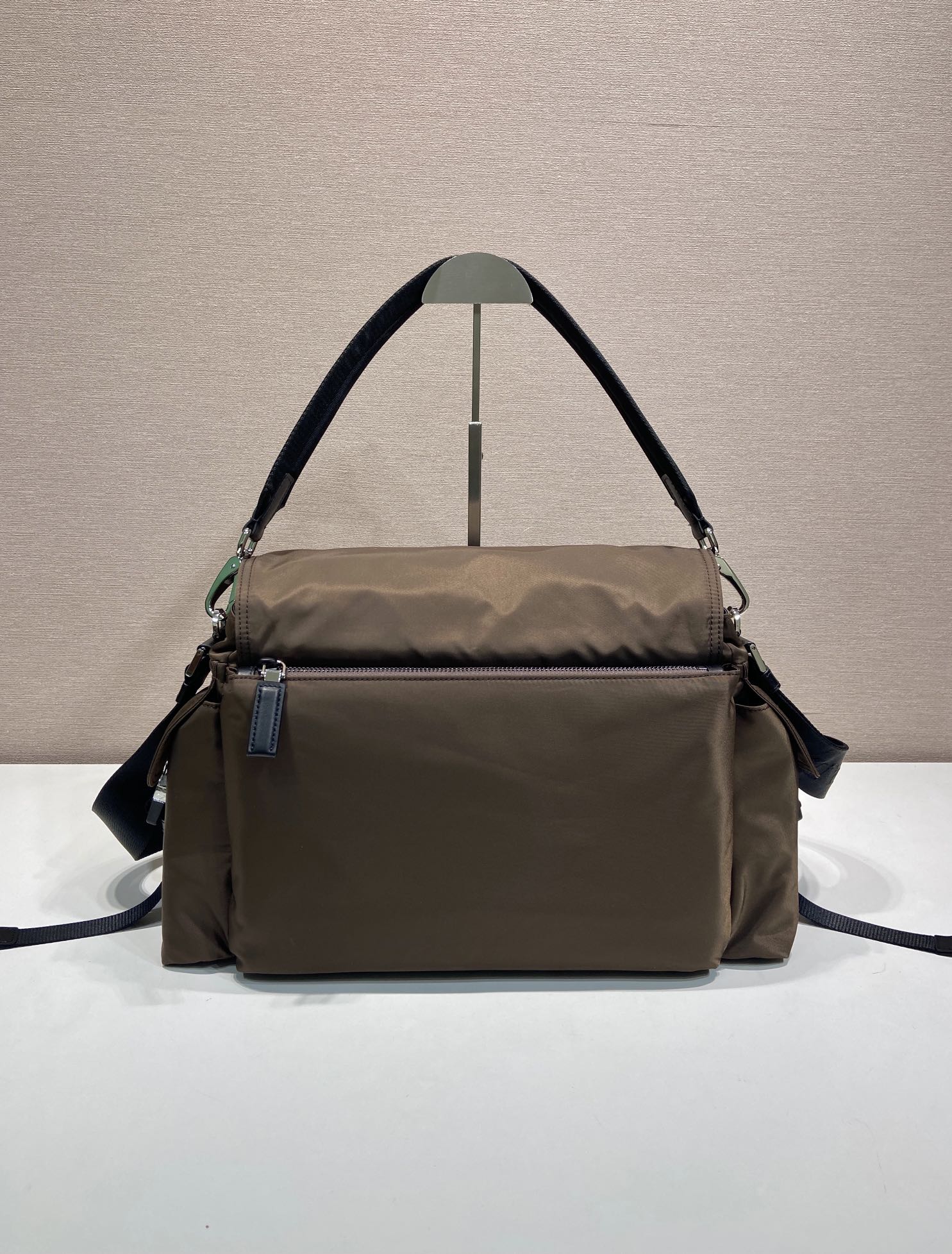 普拉达 PRADA Re-Nylon 复古三角形 邮差包 单肩包 斜挎包 咖啡棕 F0 2VD082_2DW3_F0038_V_OOO