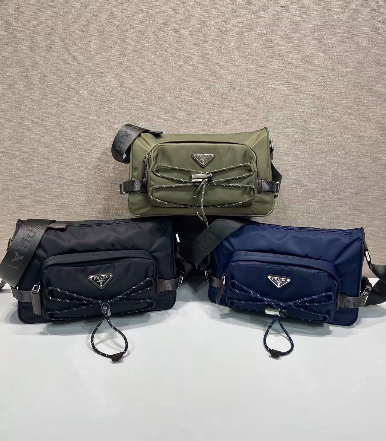普拉达 PRADA Re-Nylon 三角形 尼龙拼皮 邮差包 单肩包 斜挎包 F0 2VH188_2CYR_F01D6_V_DOO