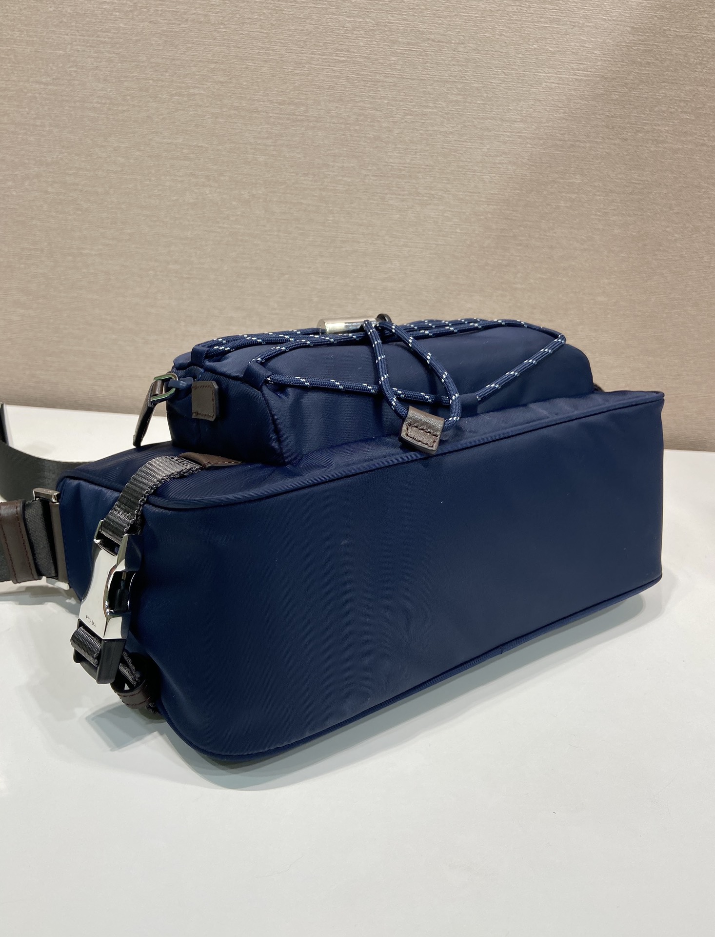 普拉达 PRADA Re-Nylon 三角形 尼龙拼皮 邮差包 单肩包 斜挎包 F0 2VH188_2CYR_F01D6_V_DOO