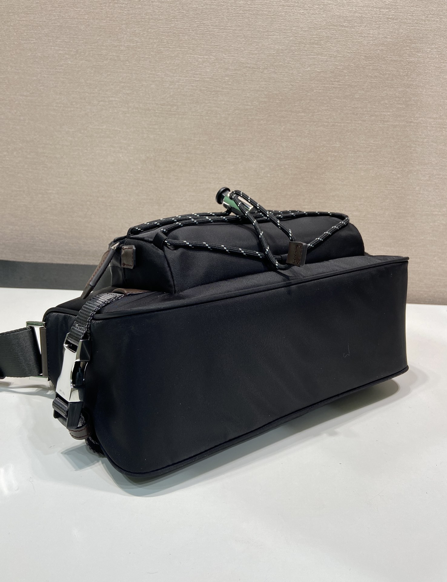 普拉达 PRADA Re-Nylon 三角形 尼龙拼皮 邮差包 单肩包 斜挎包 F0 2VH188_2CYR_F01D6_V_DOO