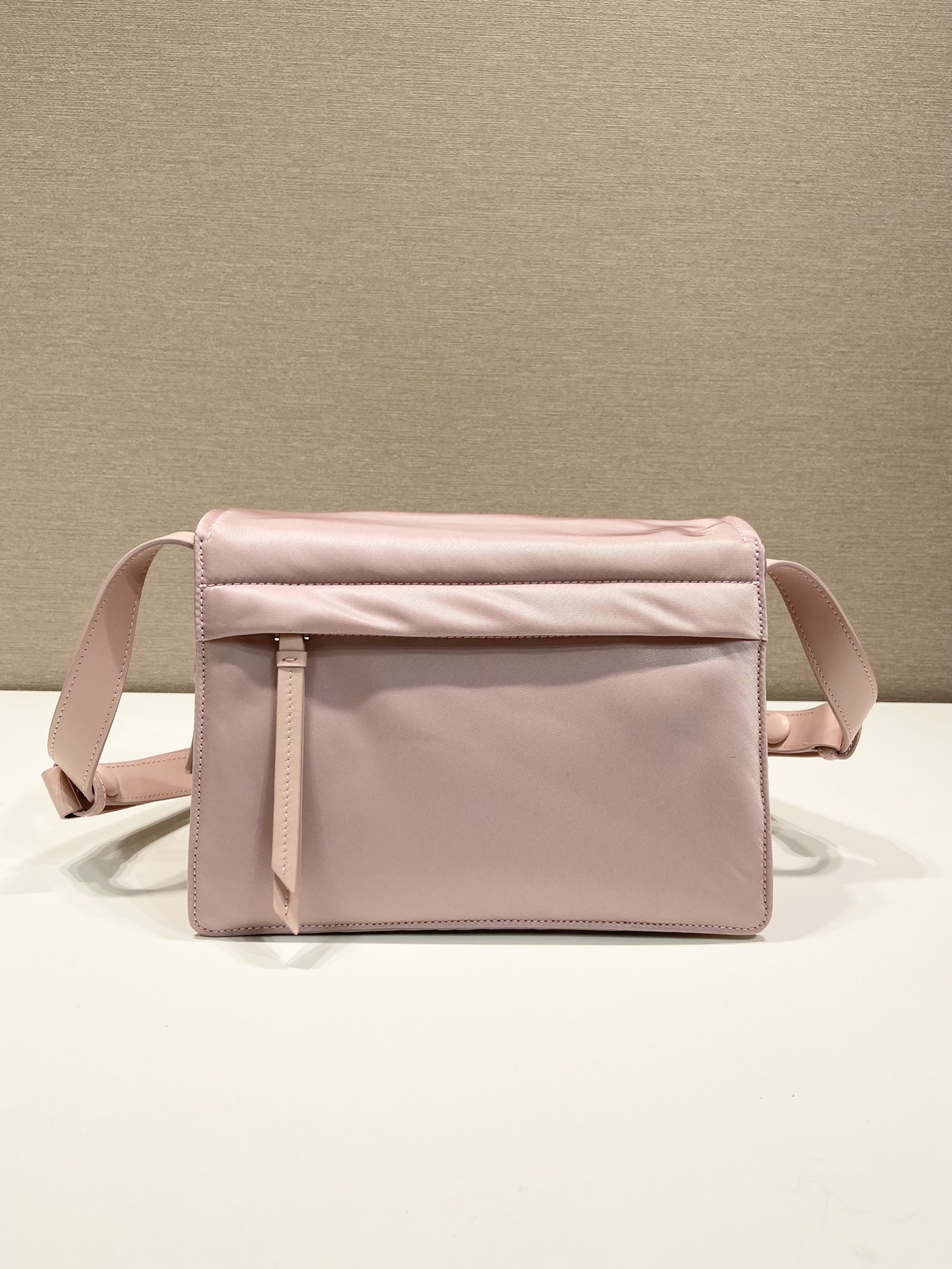 小号 普拉达 PRADA Re-Nylon Cini 复古三角形 邮差包 单肩包 斜挎包 粉色 F0 1BD313