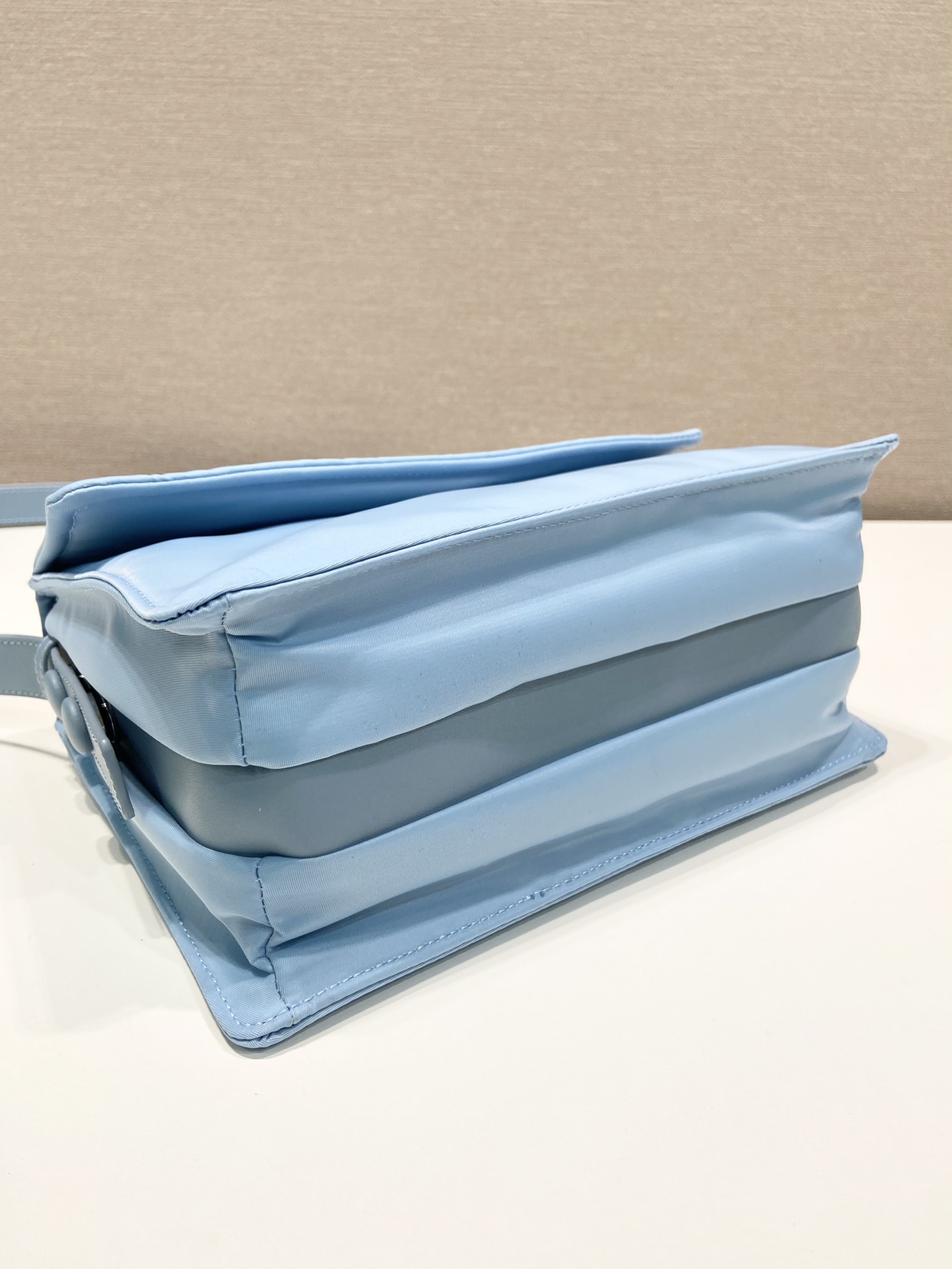 小号 普拉达 PRADA Re-Nylon Cini 复古三角形 邮差包 单肩包 斜挎包 蓝色 F0 1BD313