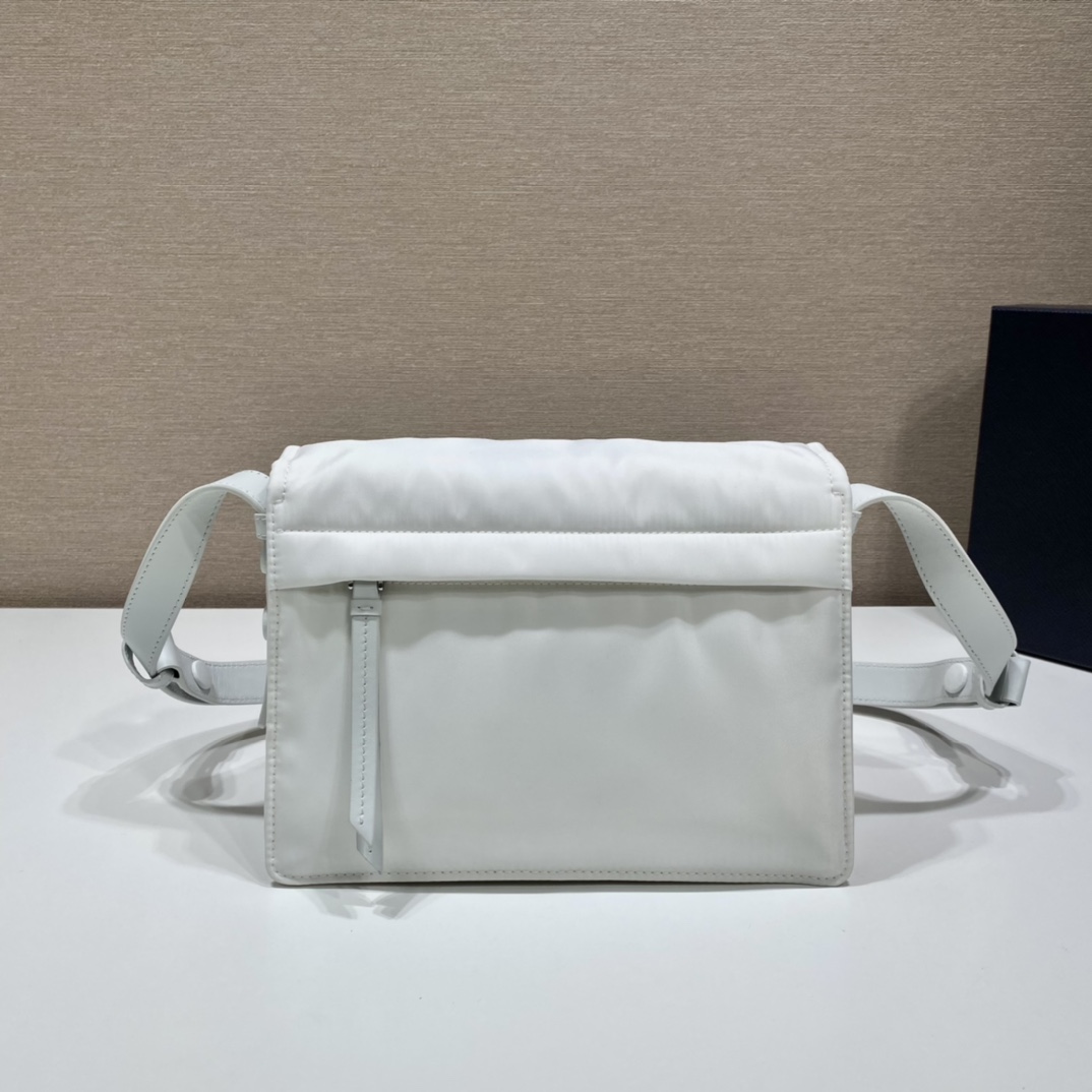 小号 普拉达 PRADA Re-Nylon Cini 复古三角形 邮差包 单肩包 斜挎包 白色 F0 1BD313