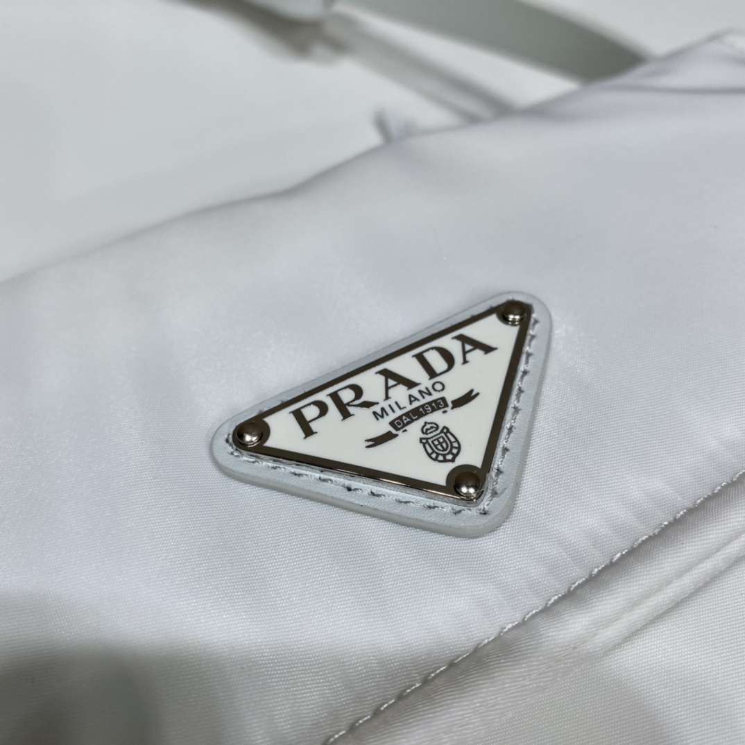 小号 普拉达 PRADA Re-Nylon Cini 复古三角形 邮差包 单肩包 斜挎包 白色 F0 1BD313